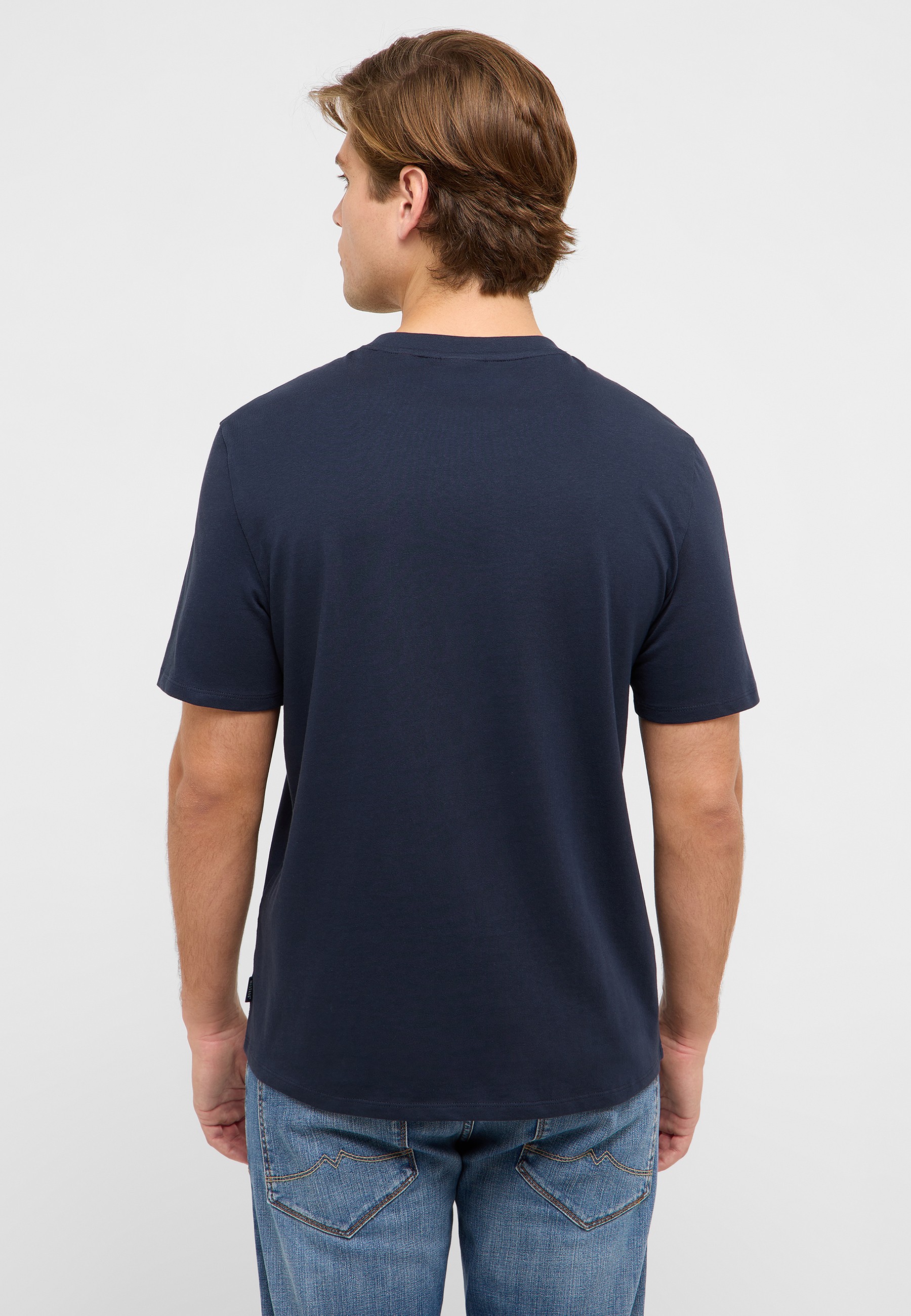 T-shirt, Jeans, Erwachsener, Mann, Person