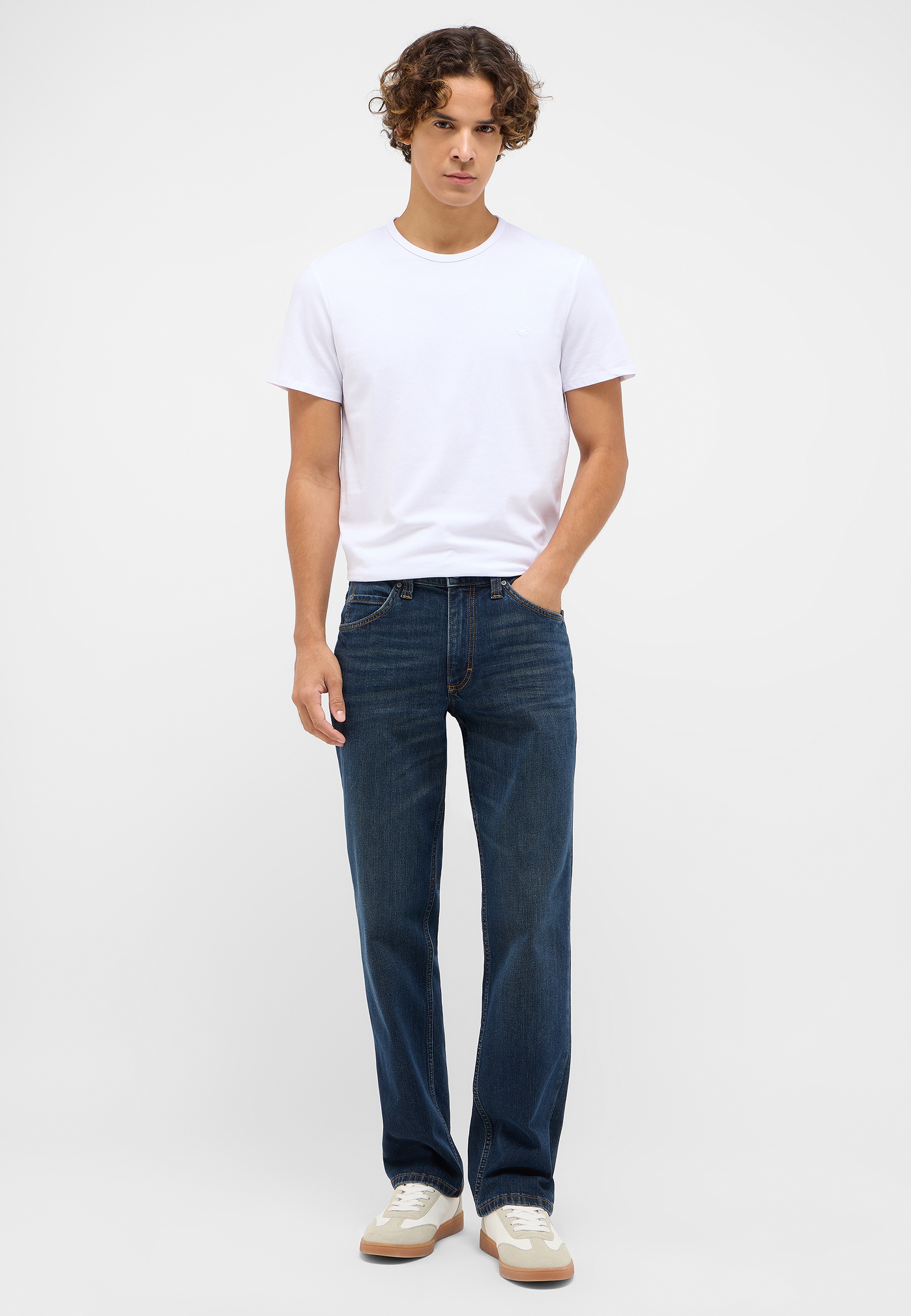 Hosen, T-shirt, Jeans, Mann, Person
