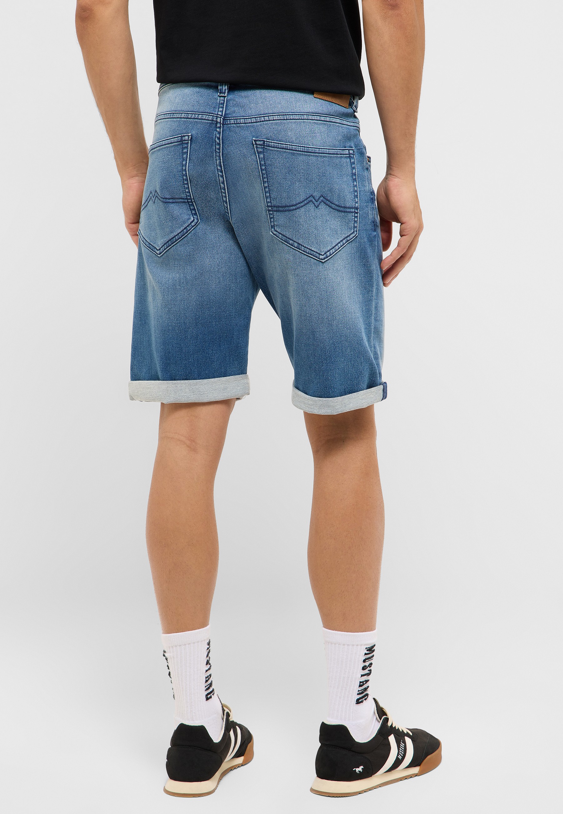 Kurze Hose, Hosen, Person, Schuh, Sneaker