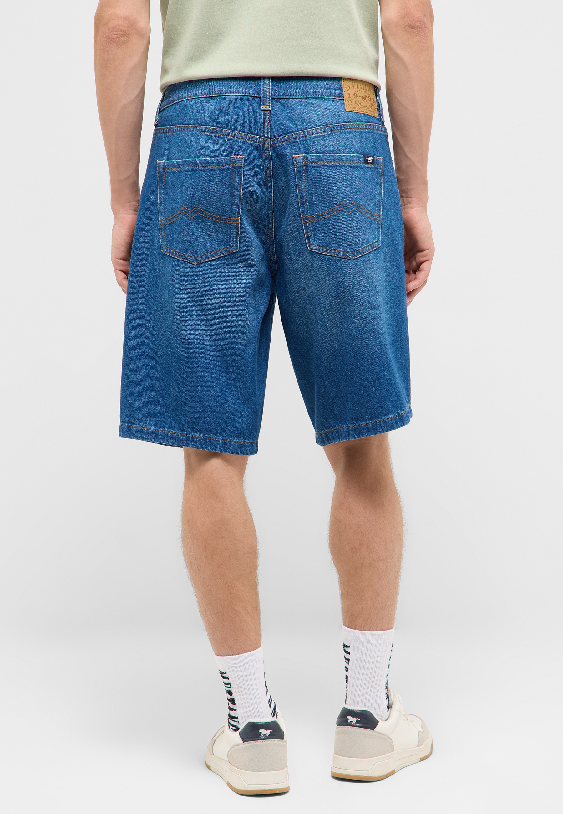 Jeansshorts,  Denim,  Rückentaschen,  Blau,  Knopf?