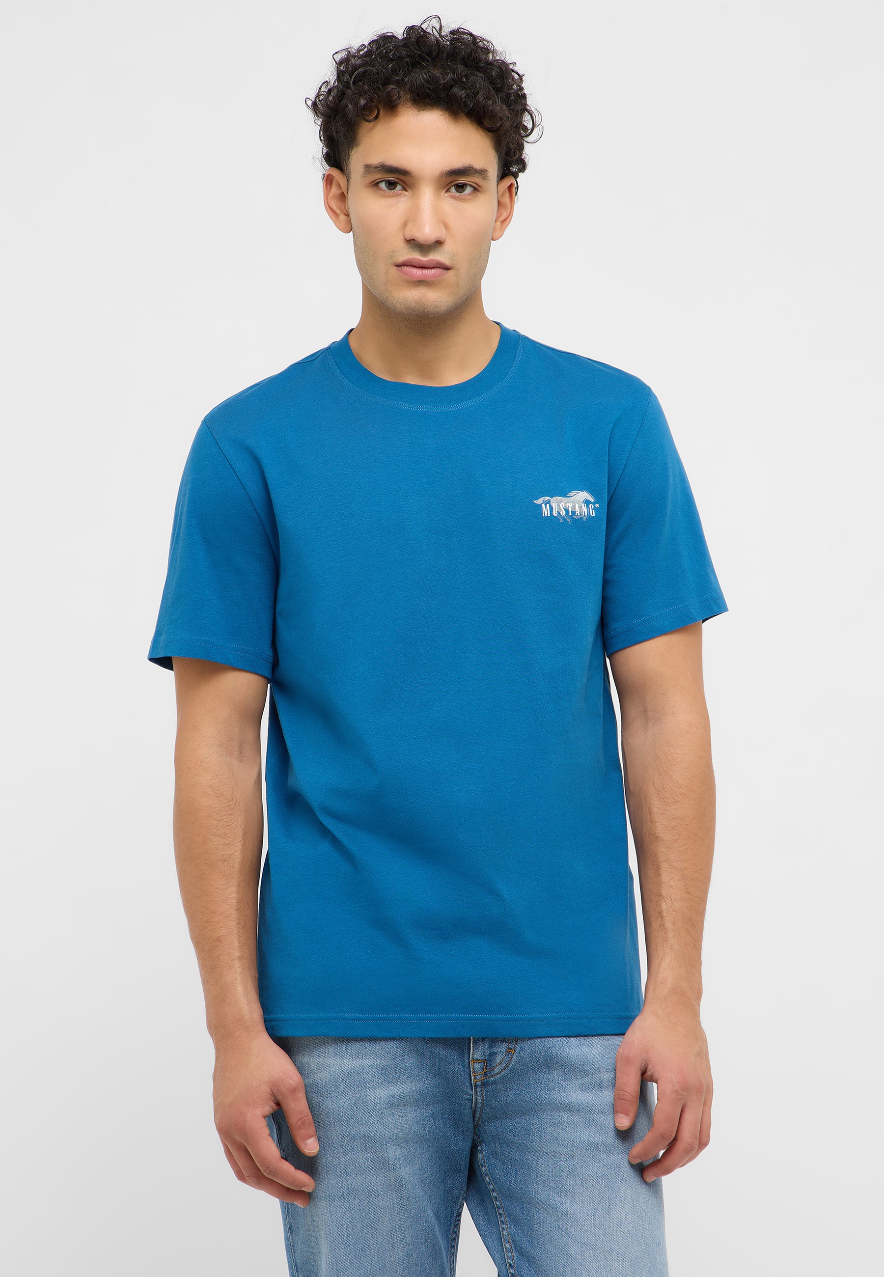 T-shirt, Person, Jeans, Hemd, Ärmel