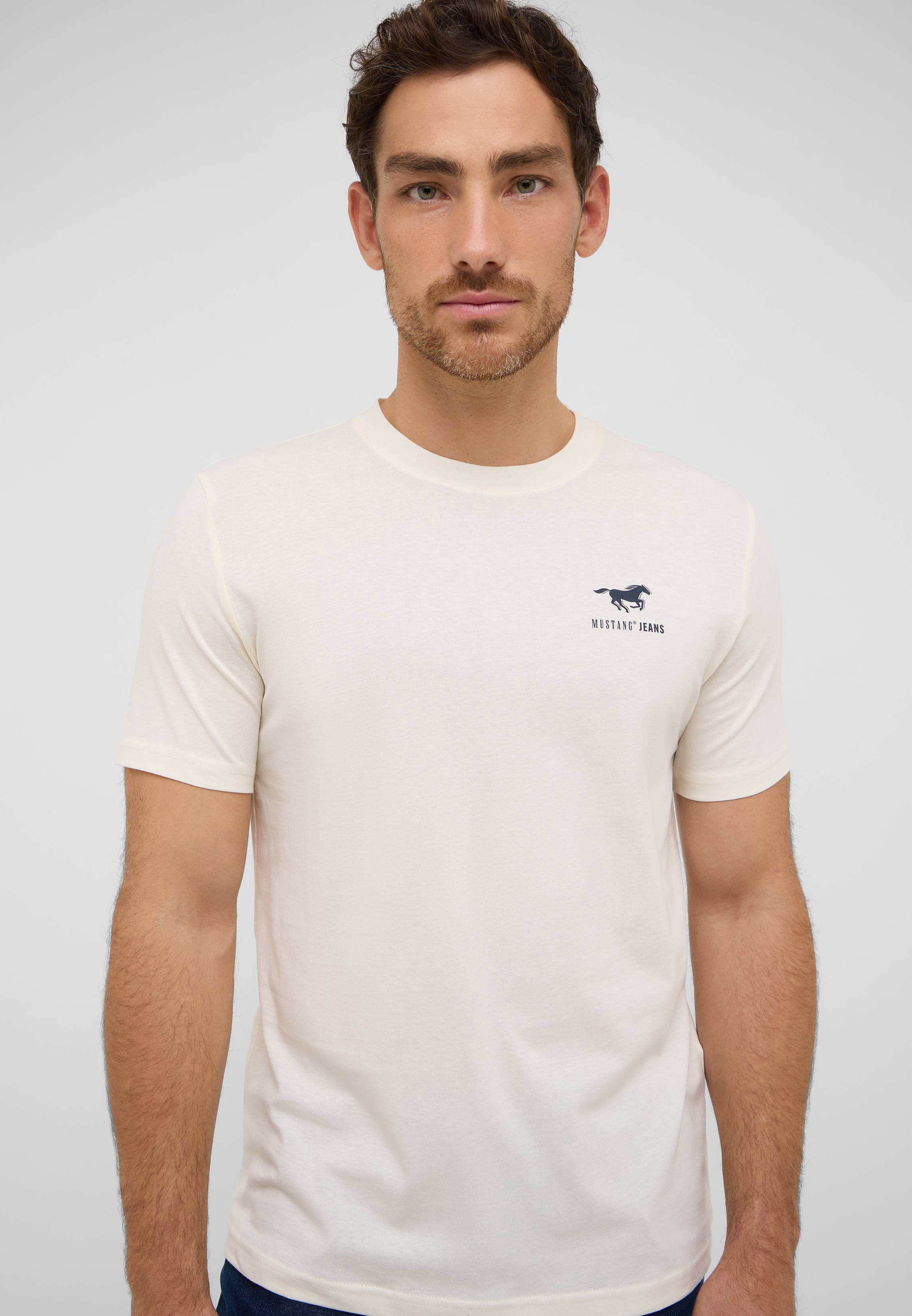 Bekleidung, T-shirt, Ärmel, Langer Ärmel