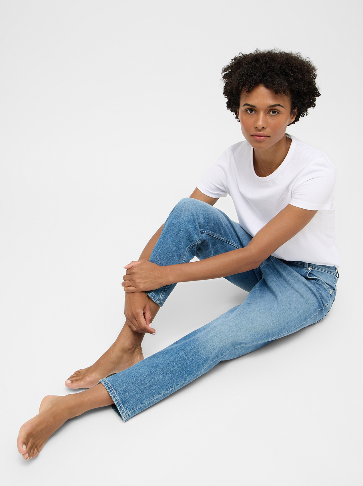 Bekleidung, Hosen, Person, Sitzen, Jeans