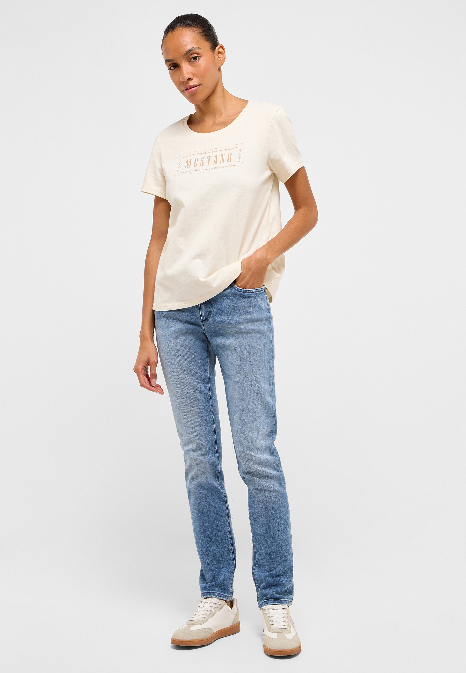 Hosen, Bluse, Jeans, Person, T-shirt