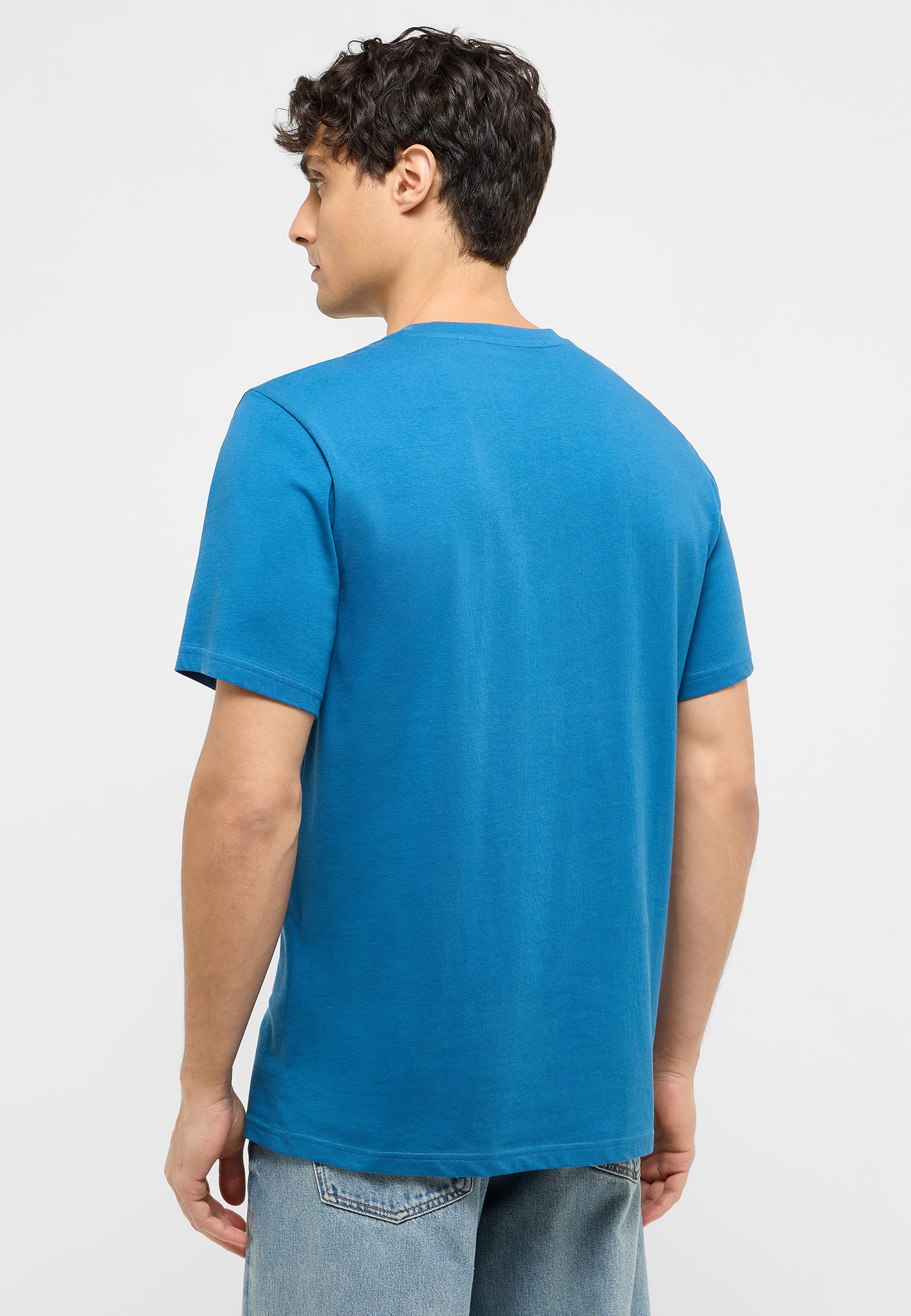 Bekleidung, T-shirt, Ärmel, Person, Jeans