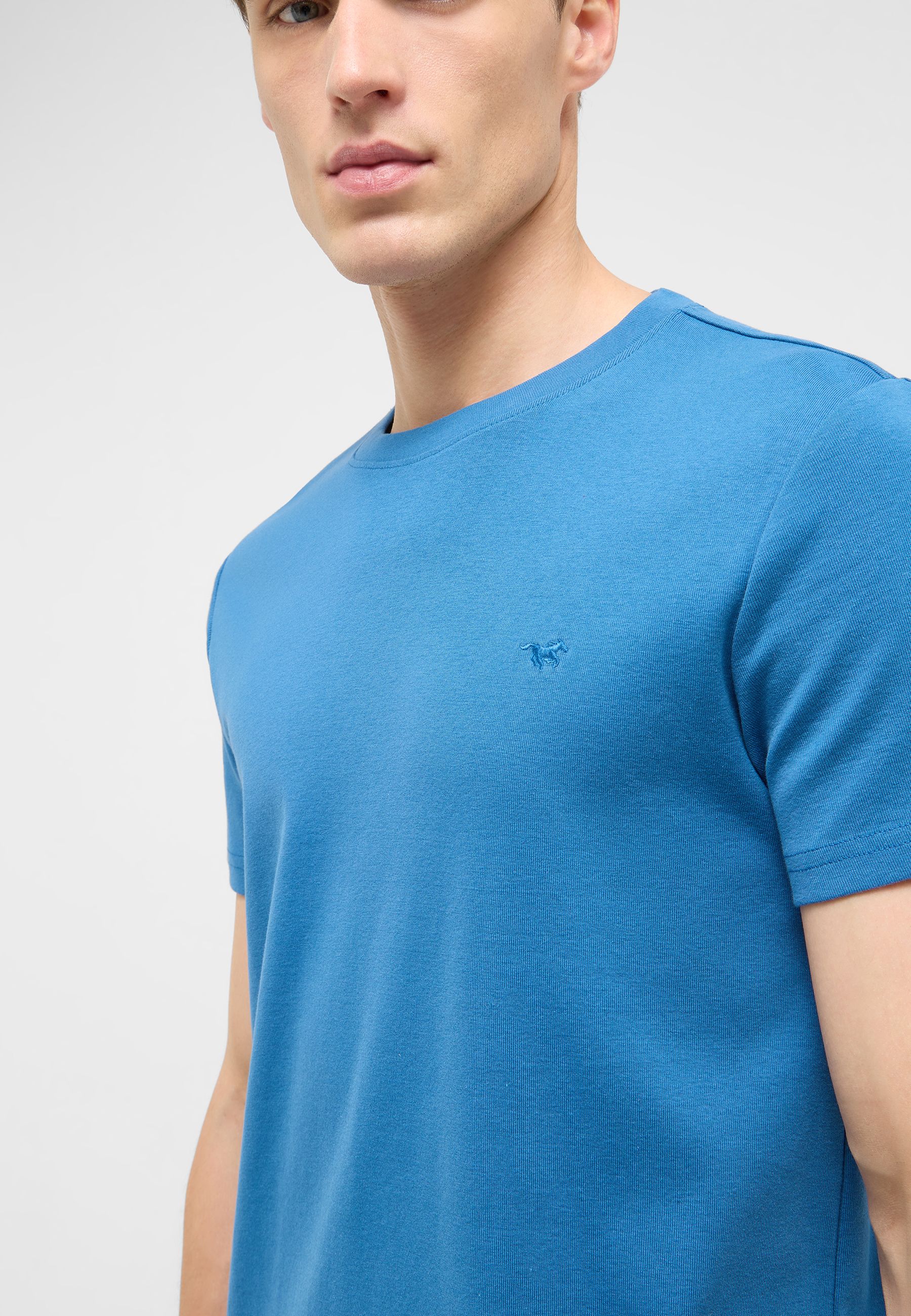 t-shirt, blau, Rundhalsausschnitt, Kurzarm, Stickerei Logo