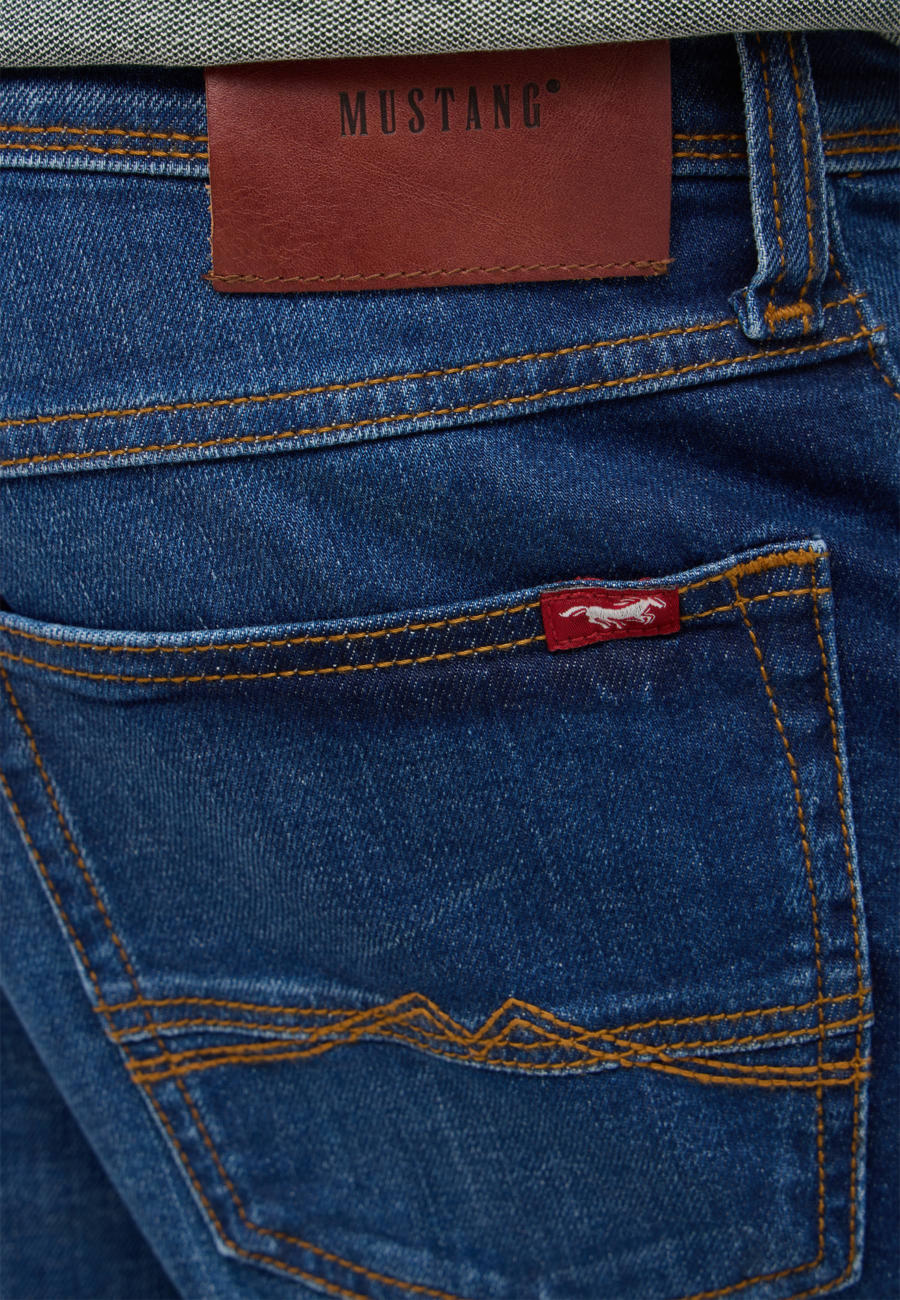 jeans, denim, back pocket, roter label, naht