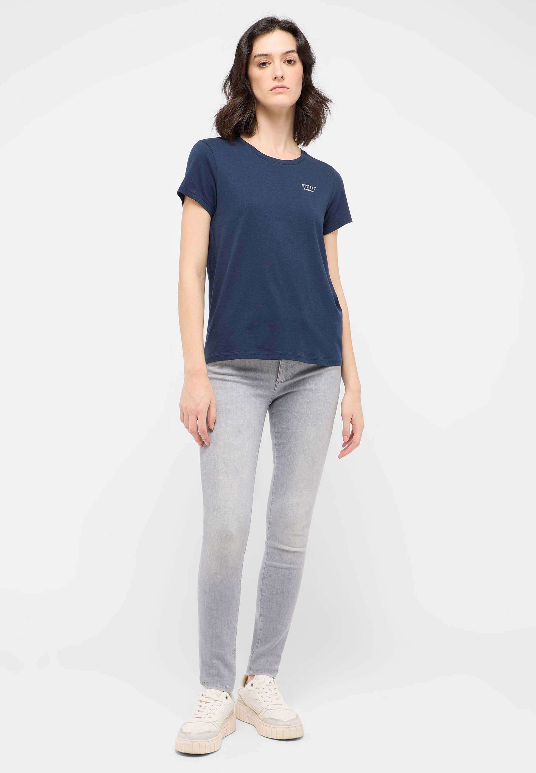 Bekleidung, T-shirt, Hosen, Person, Bluse