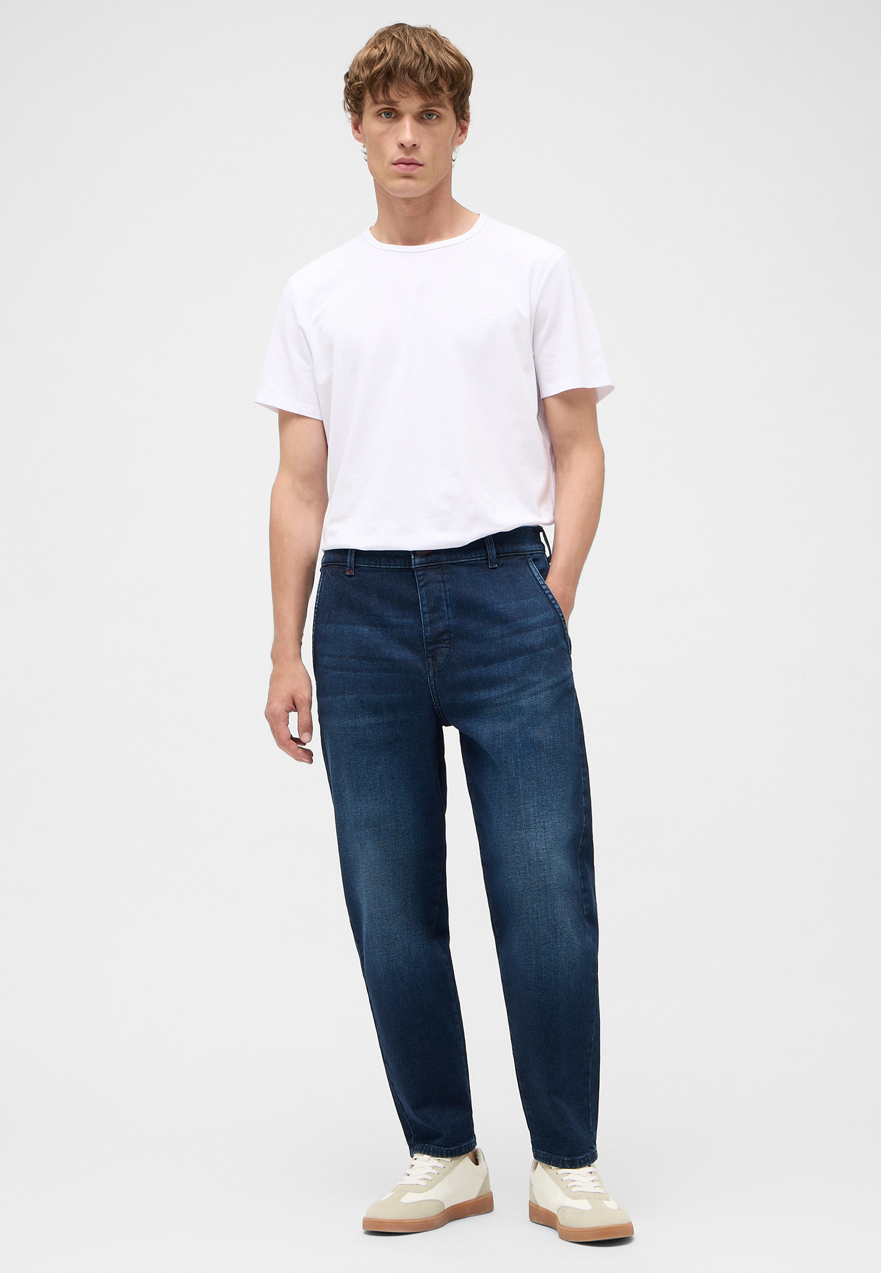 Bekleidung, Hosen, Jeans, T-shirt, Person