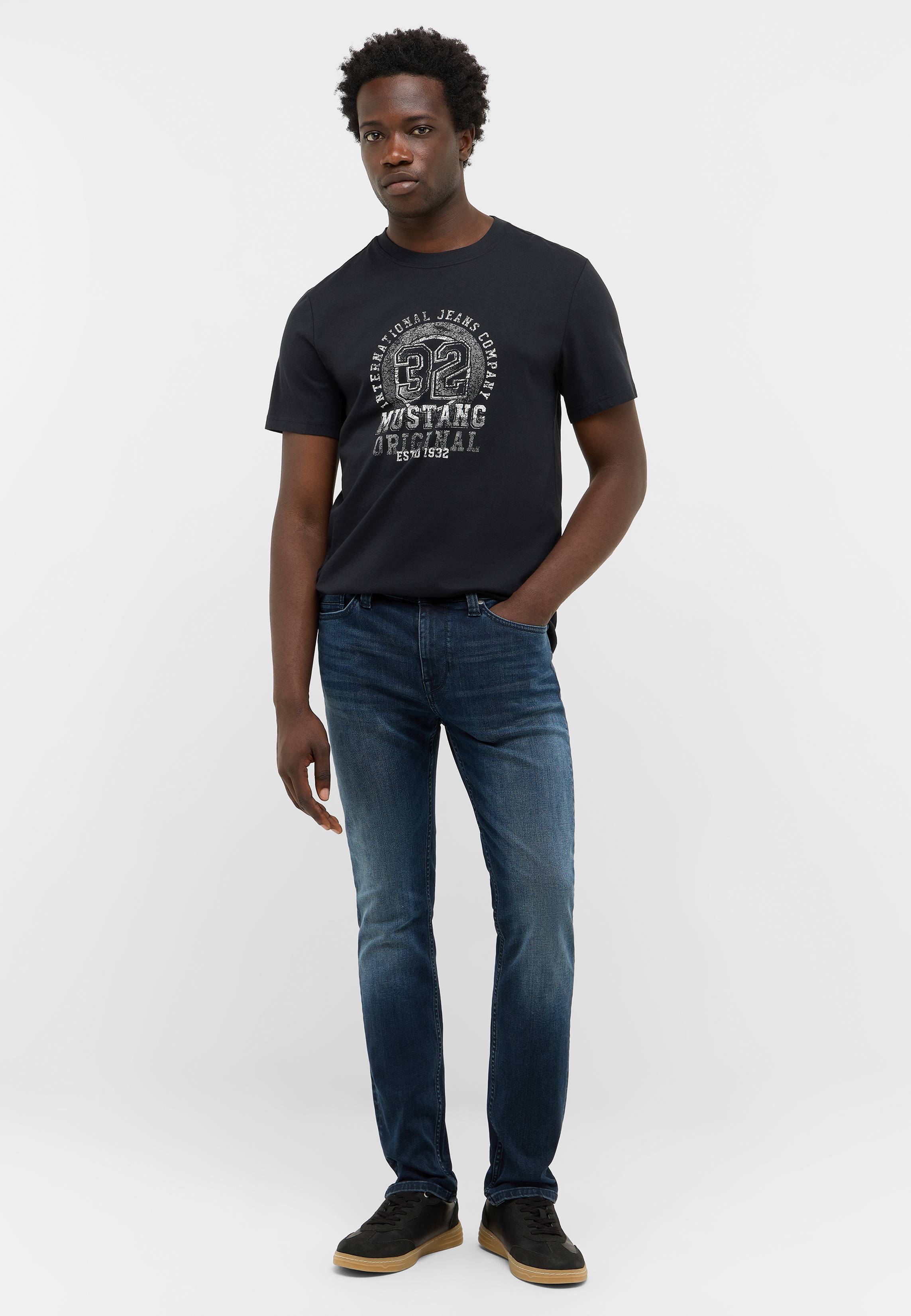 T-shirt, Hosen, Person, Stehend, Jeanshose