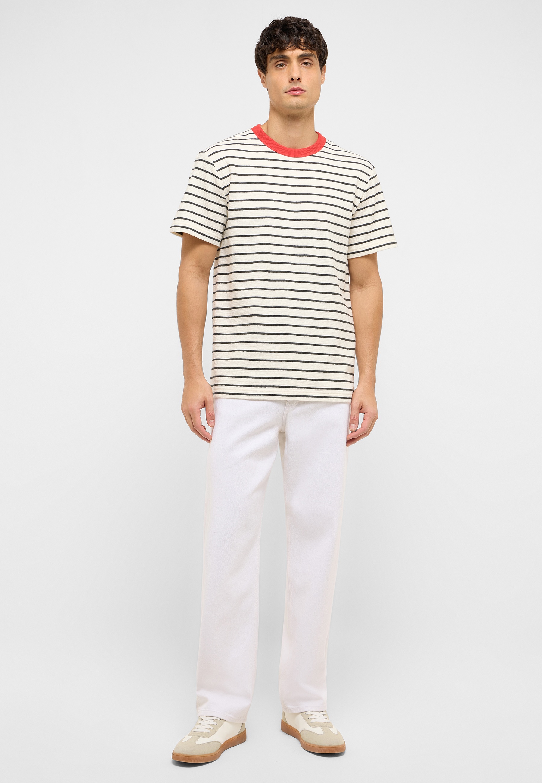 T-shirt, Person, Stehend, Leinen, Hosen