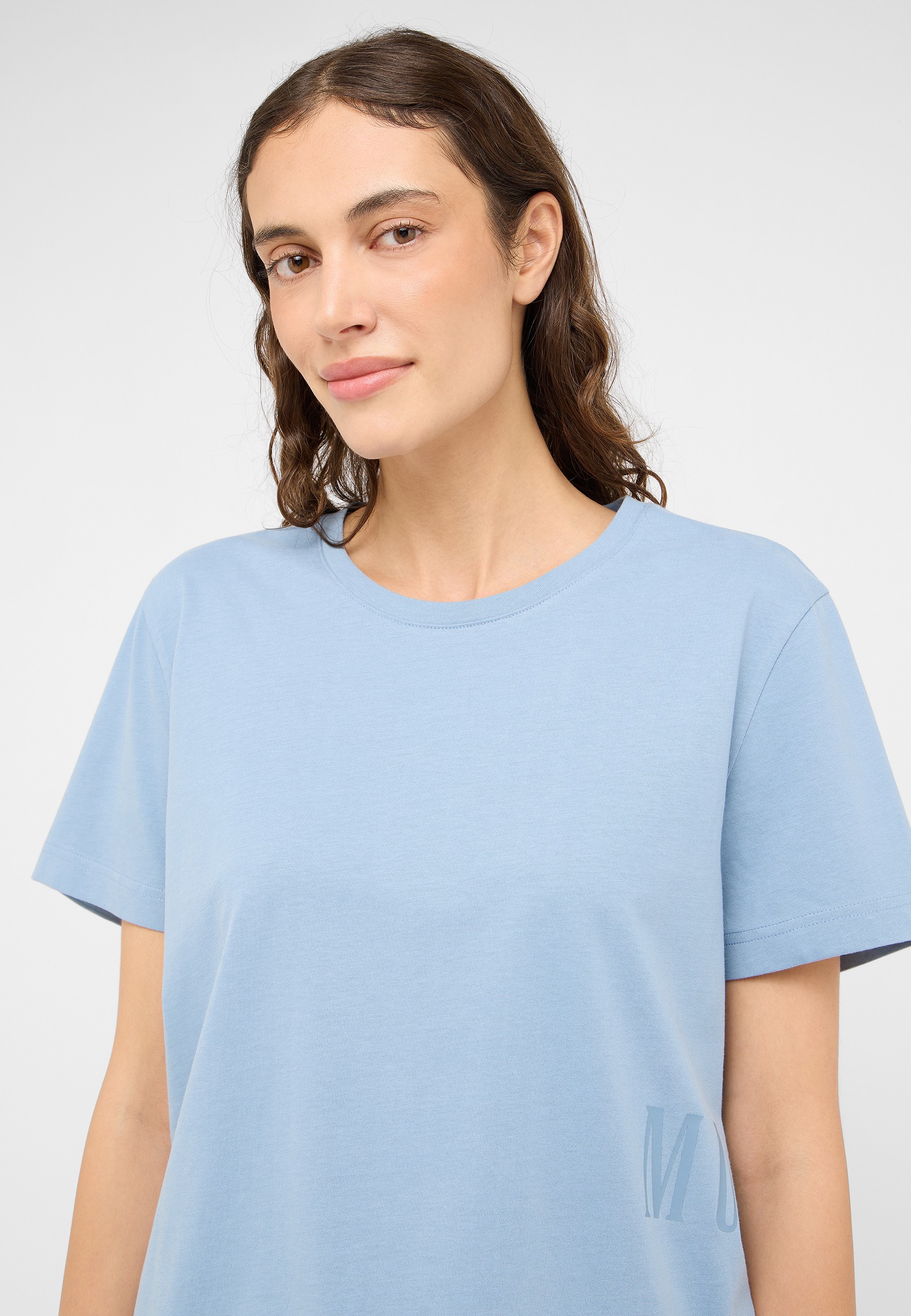 Bekleidung, T-shirt, Ärmel, Person, Hals