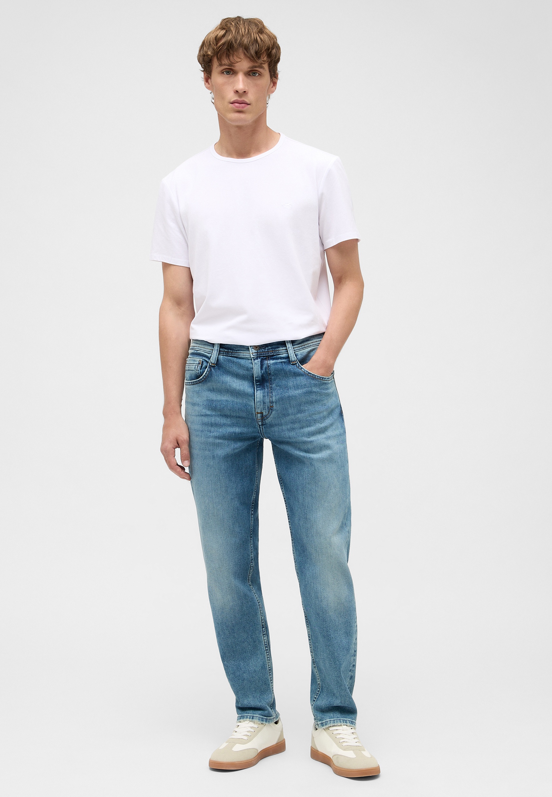 Bekleidung, Hosen, Jeans, Person, T-shirt