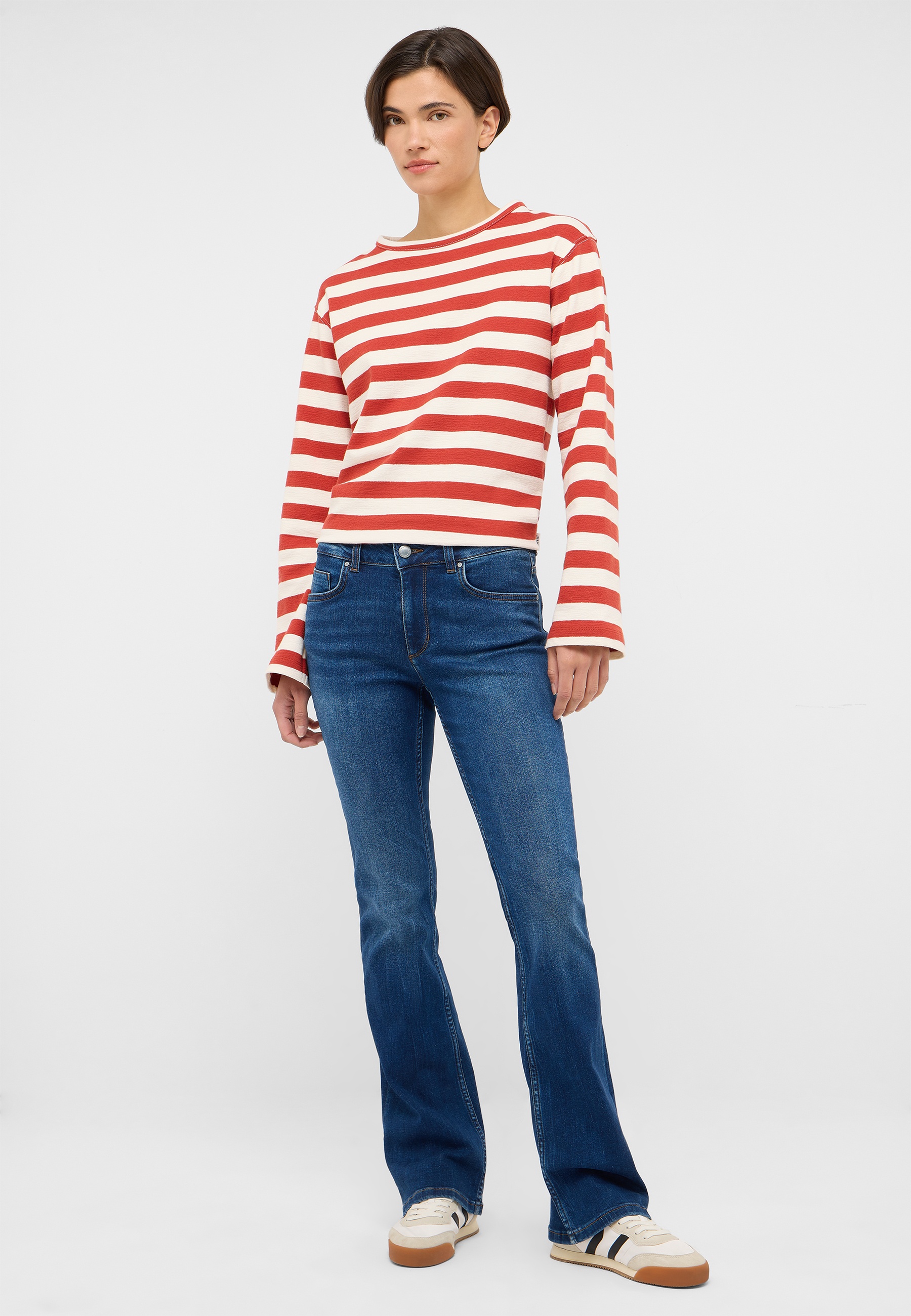 streifen, langarm, pullover, rot, blaue jeans