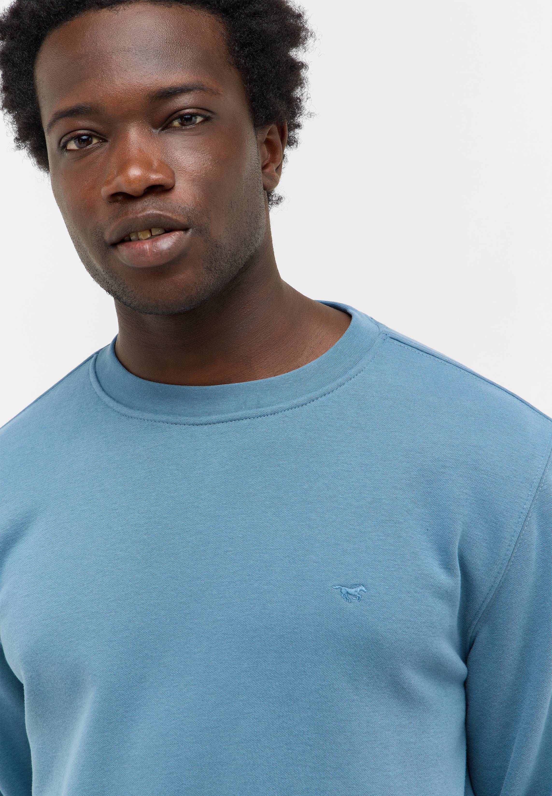 Gesicht, Kopf, Hals, Person, T-shirt