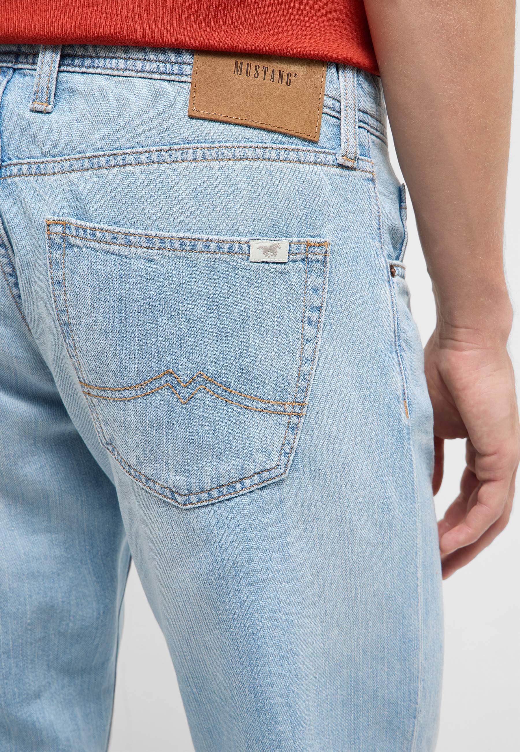 Jeans,  Jeansrückseite?, Back pocket, light wash denim, Mustang patch