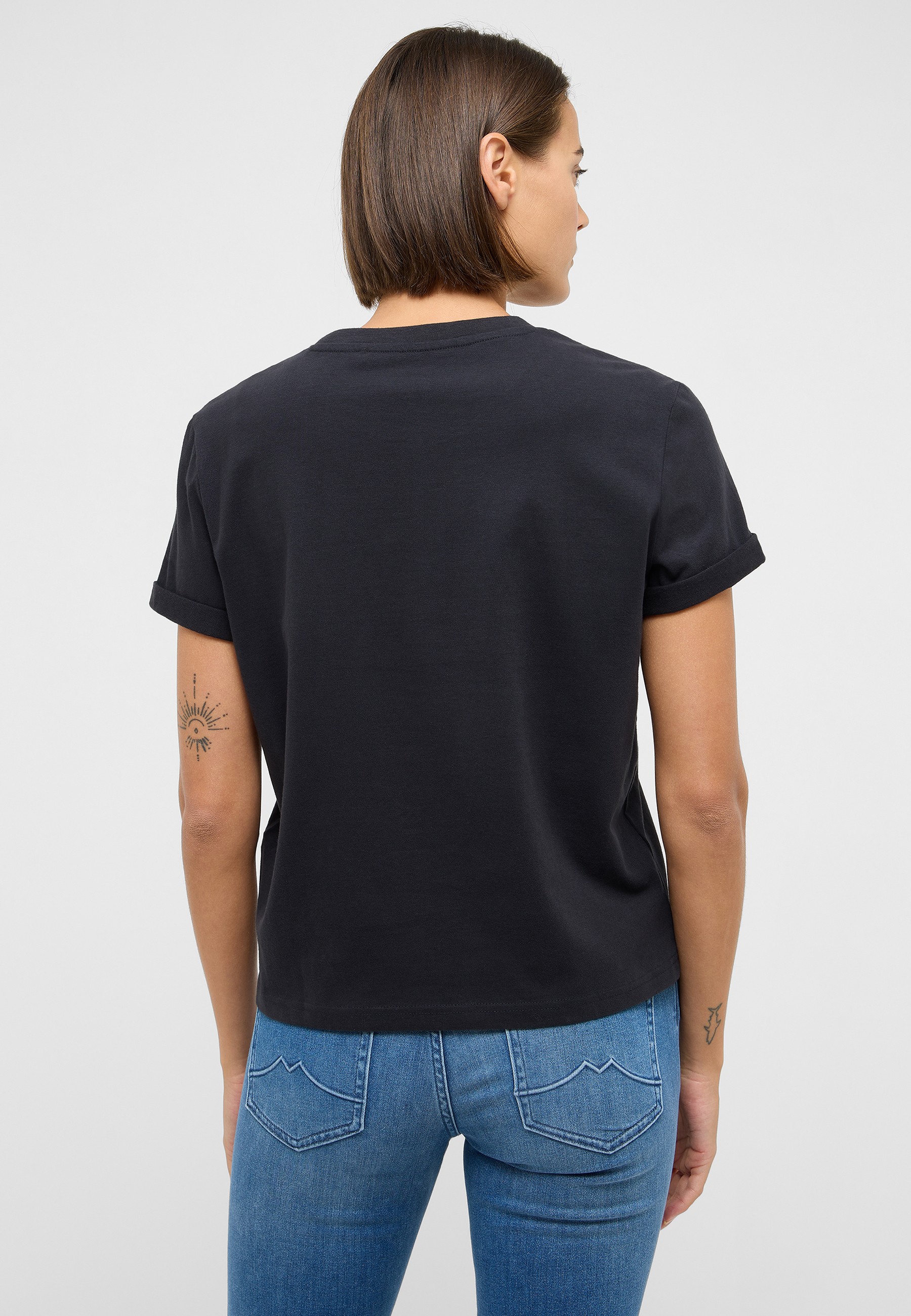 T-shirt, Ärmel, Jeans, Person, Frau