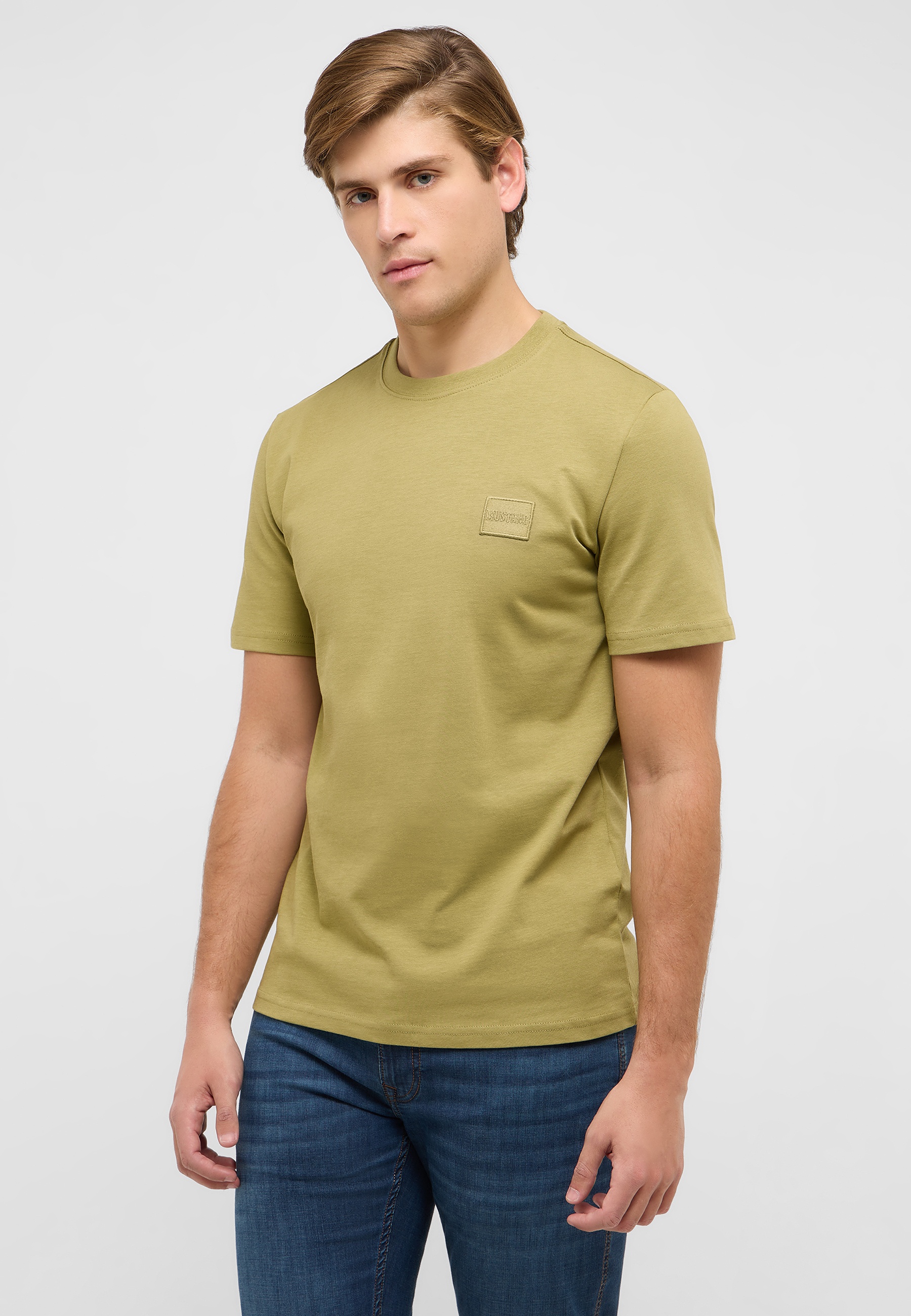 T-shirt, Hemd, Jeanshose, Mann, Person