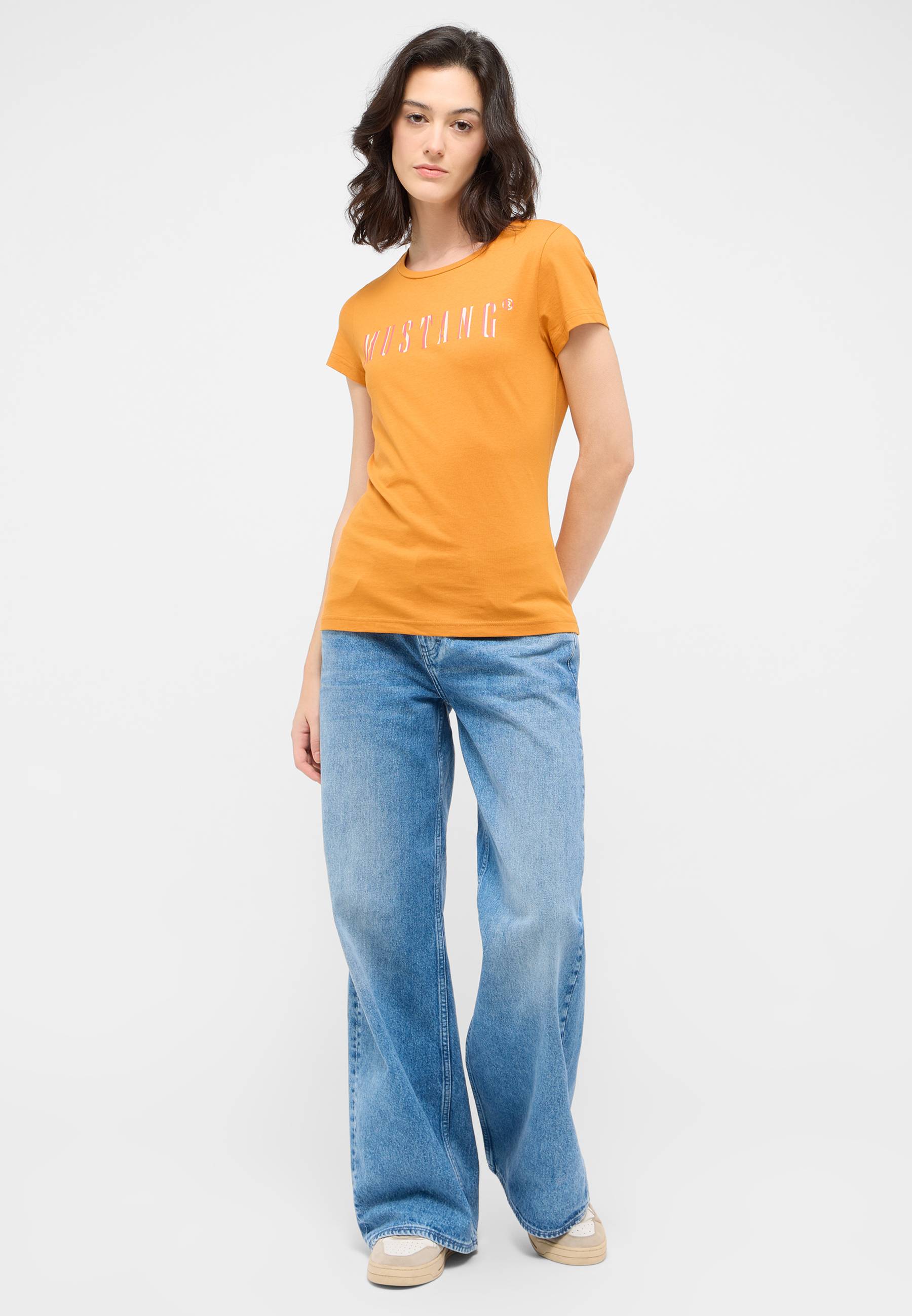 Hosen, T-shirt, Person, Jeans, Stehend