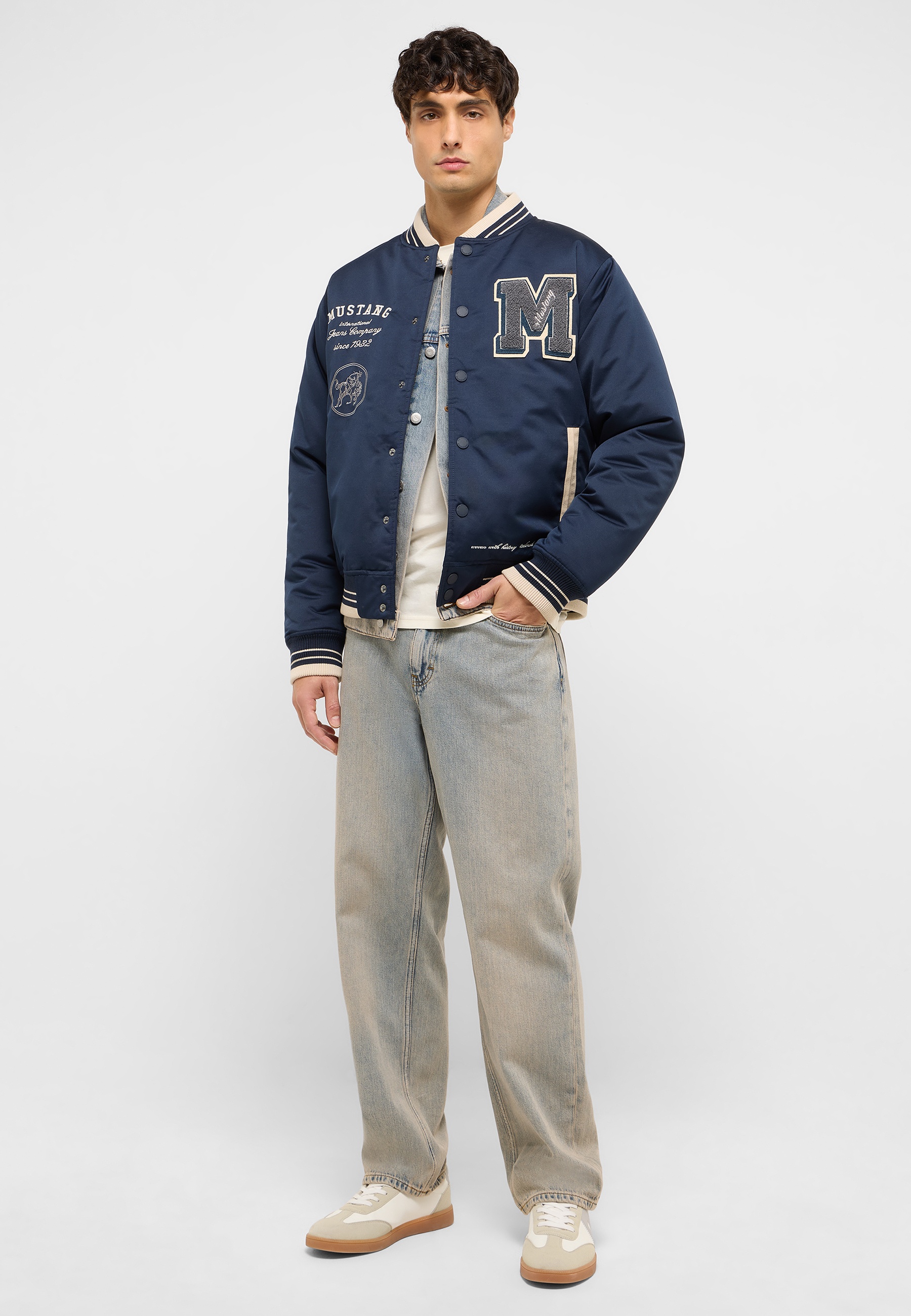 Hosen, Hemd, Jacke, Person, Stehend