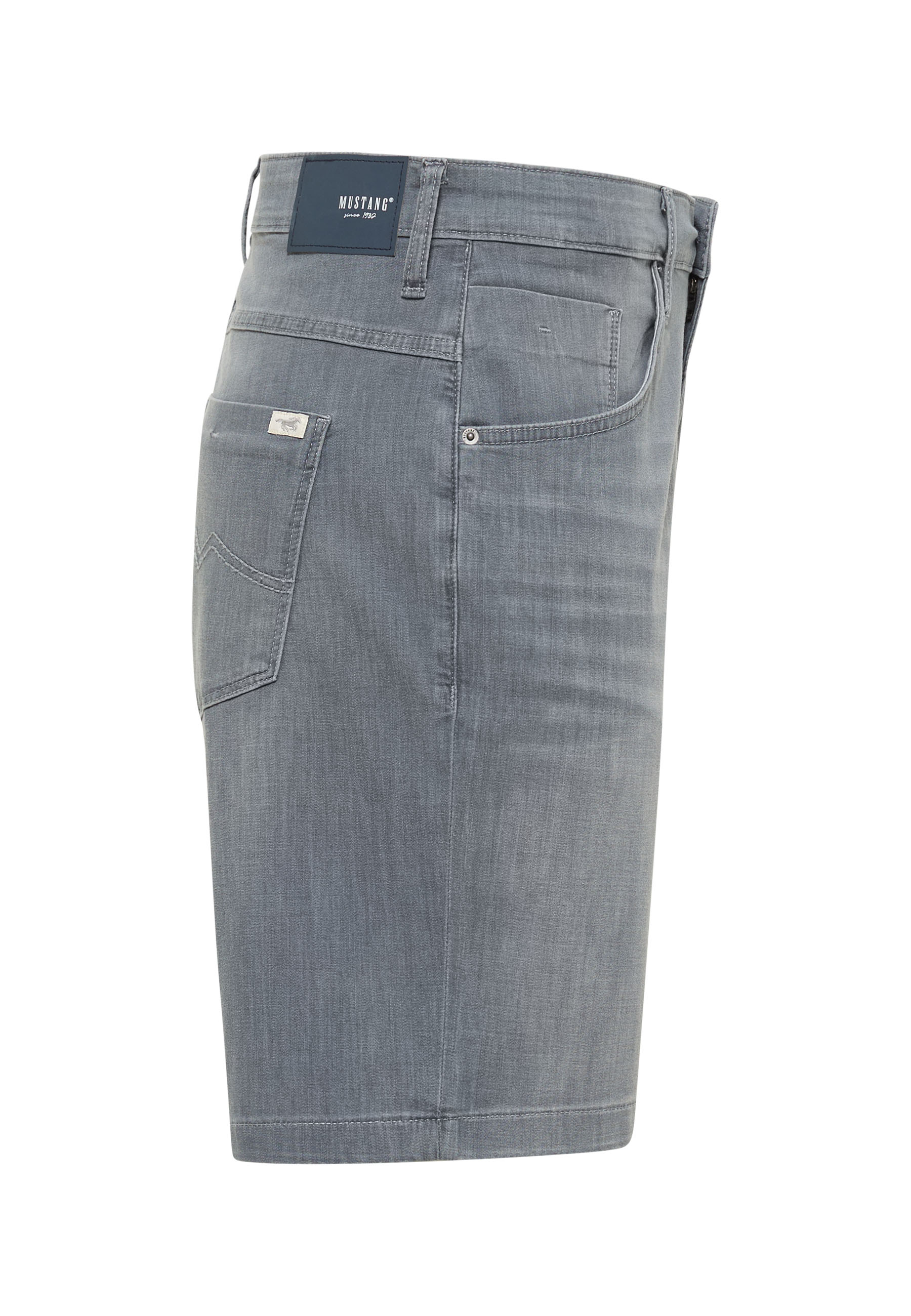 Jeans, Shortsleeve?, Light grey?, Back pocket, Brand label
