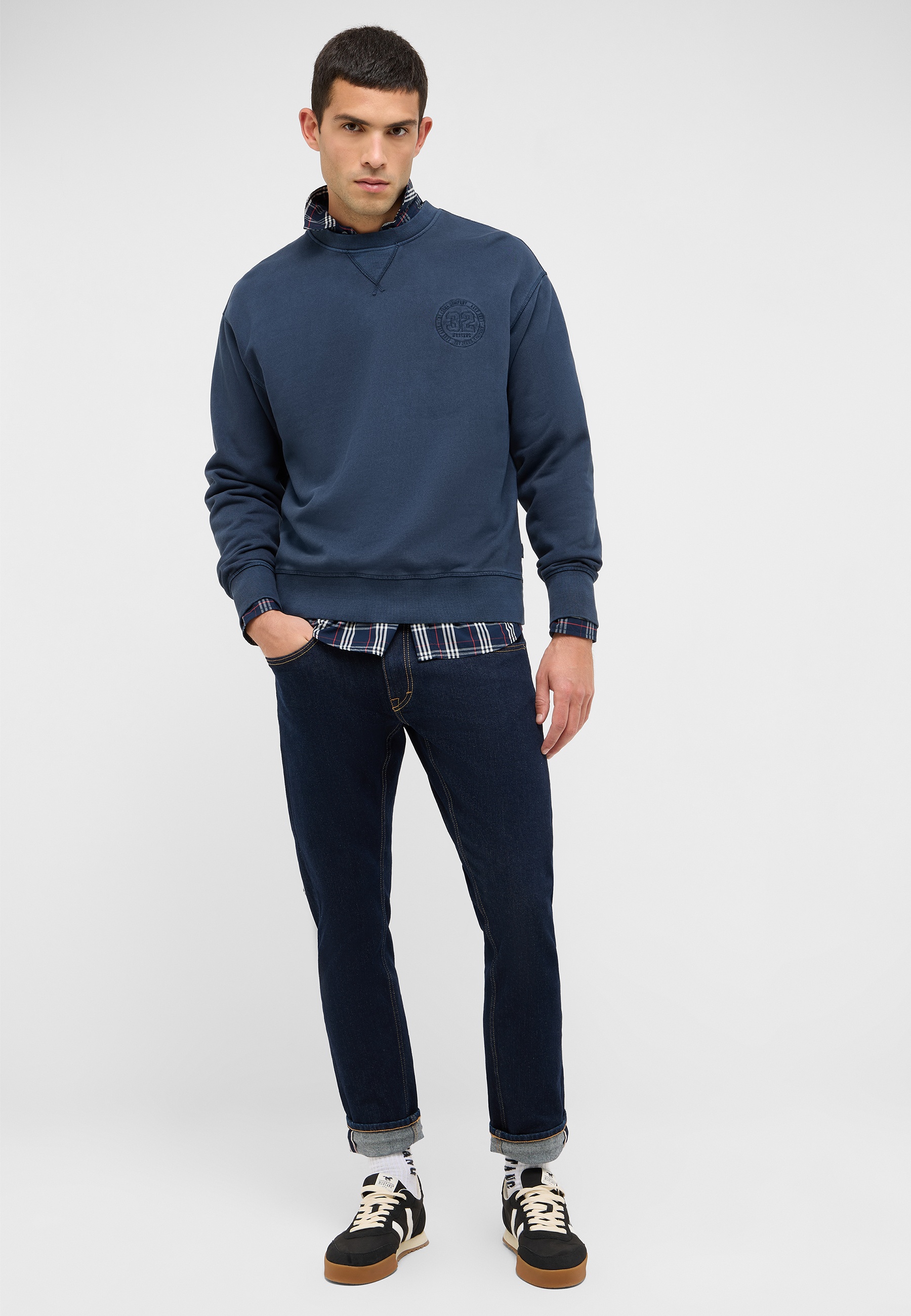 Jeans Style Oregon Slim Hosen, Pullover, Sweatshirt, Langarm, Person