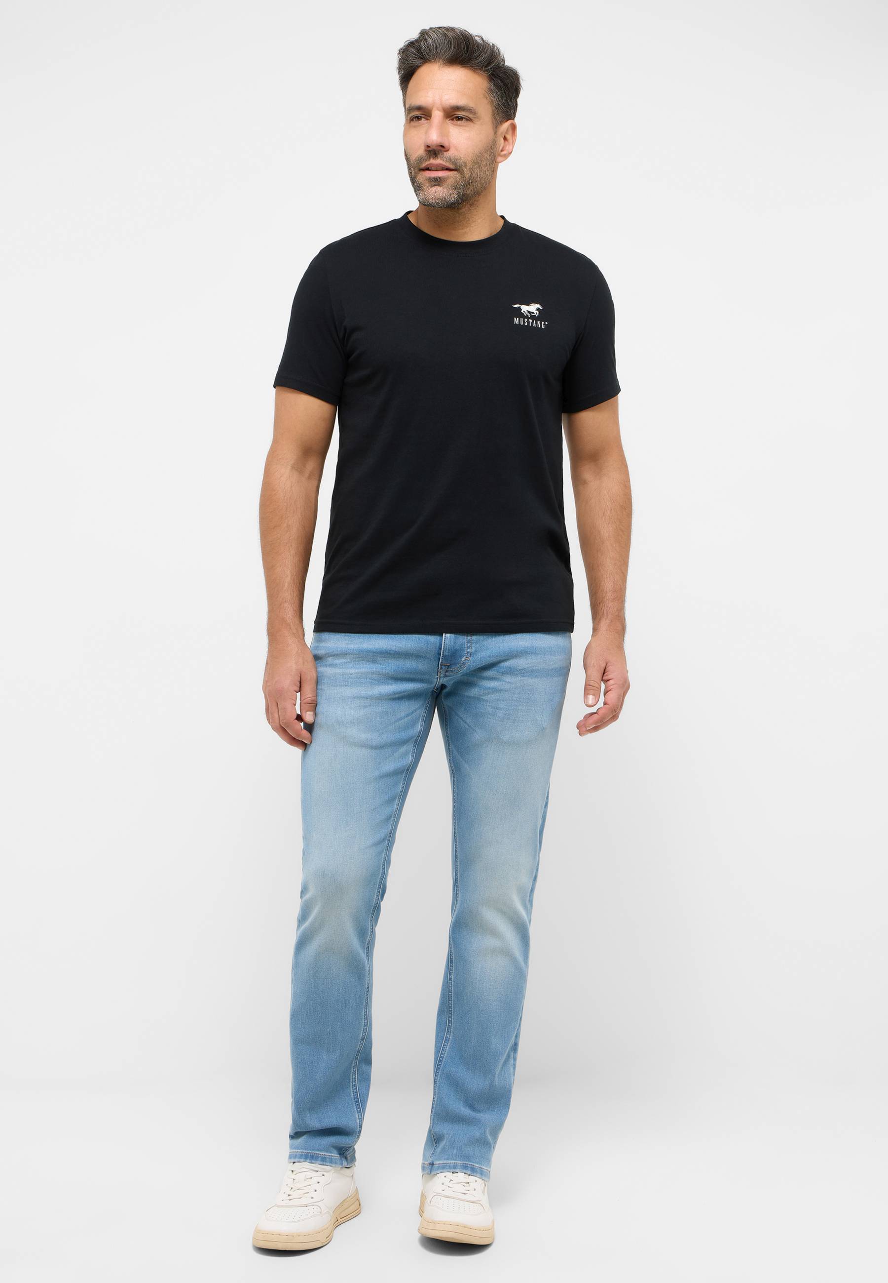 T-shirt, Hosen, Person, Stehend, Mann