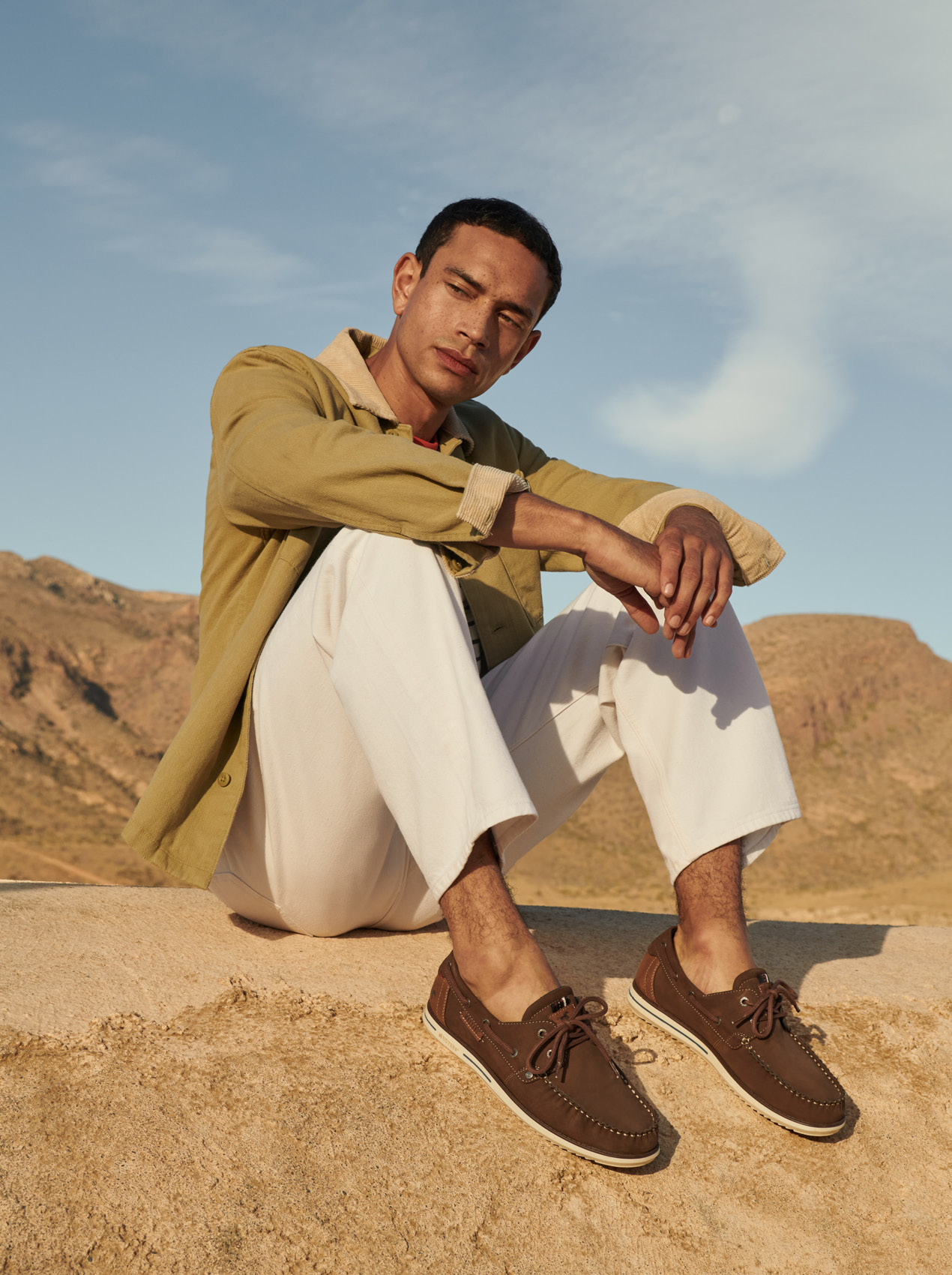 Schuh, Person, Sitzen, Turnschuh, Mann, Schuh, Person, Sitzen, Turnschuh, Mann