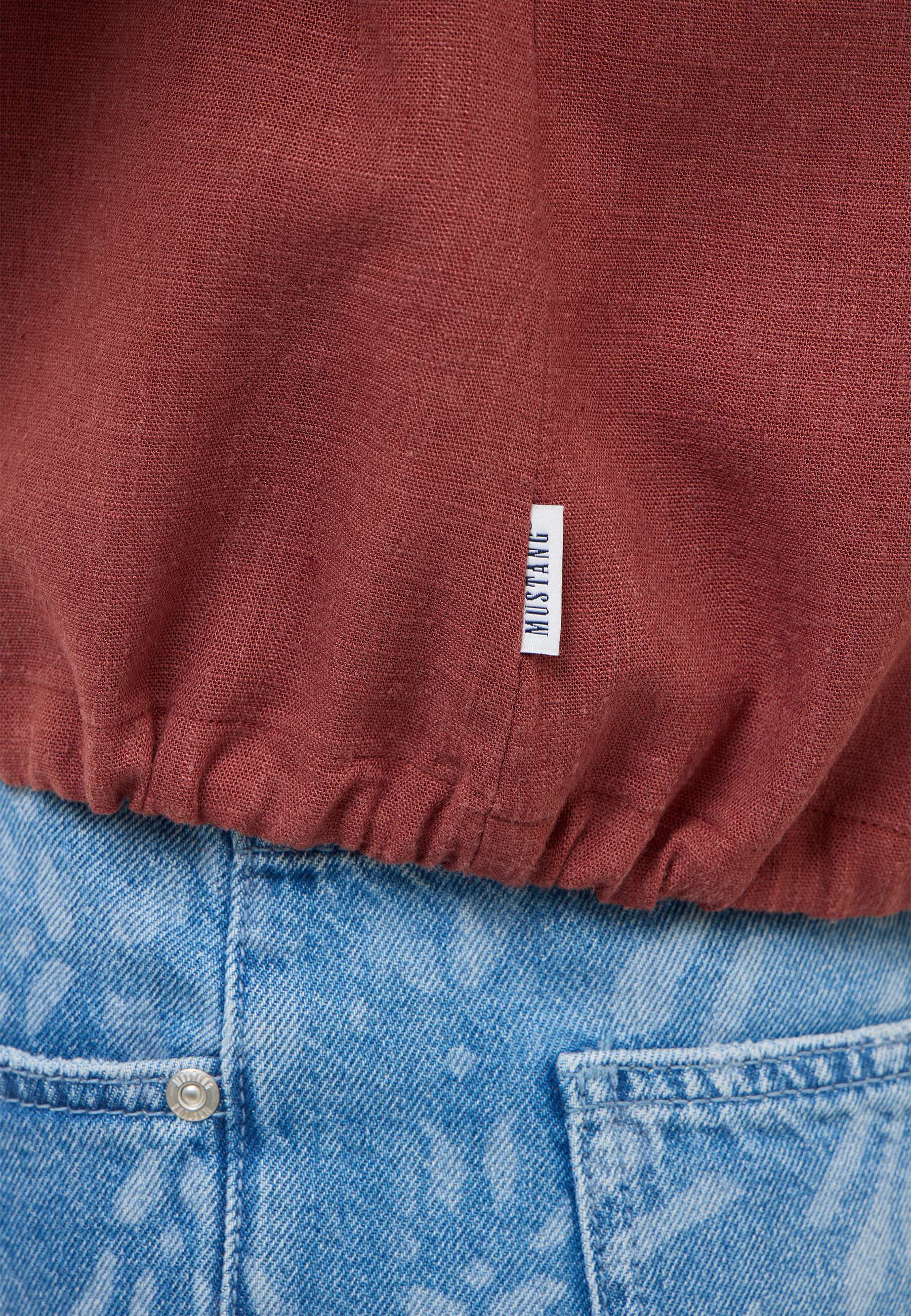 Mützen-Label, Jeansstoff, Kordelzug, Rotes Oberteil, Denim-Jeans