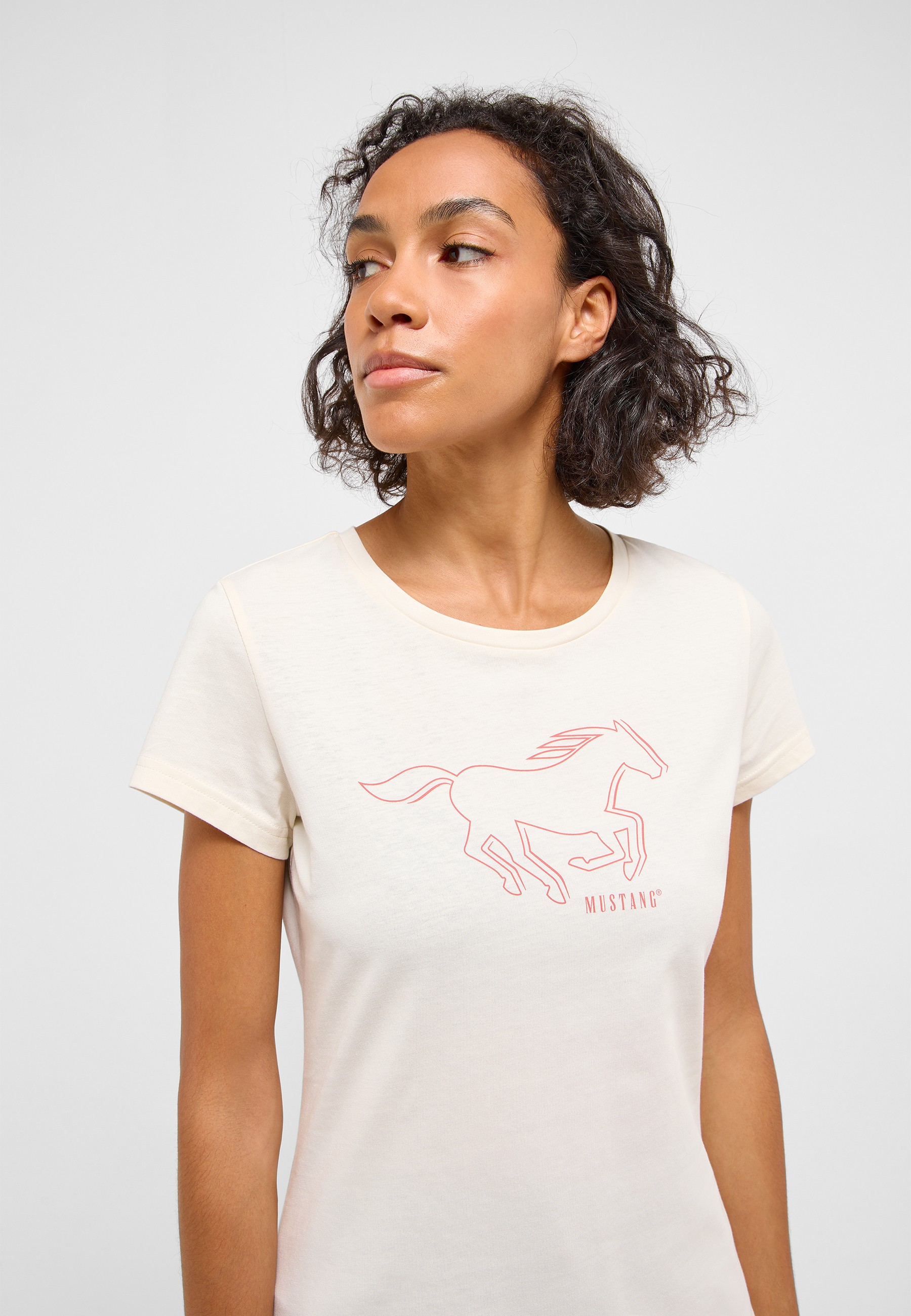 Bekleidung, T-shirt, Person, Ärmel, Gesicht