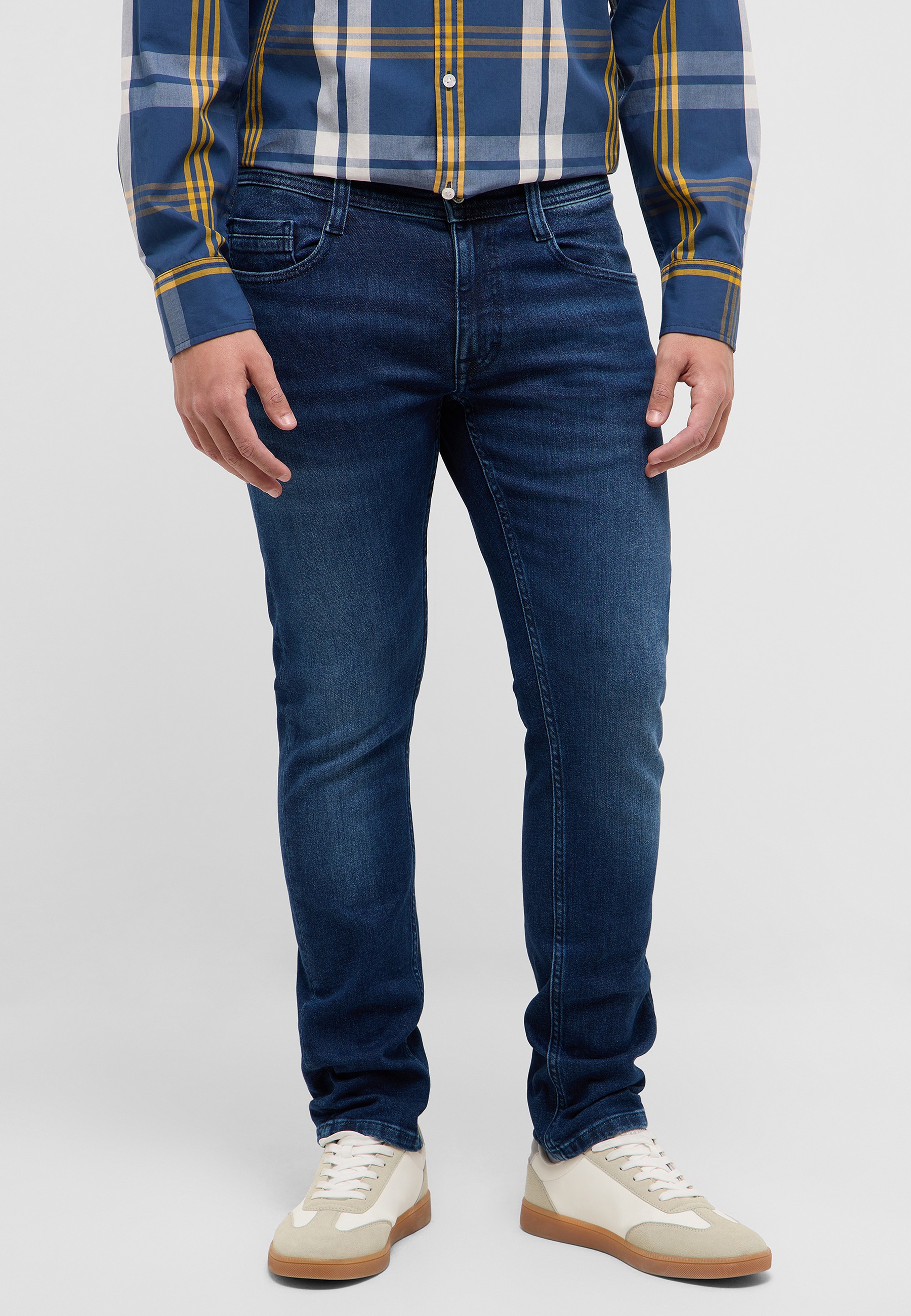 Hosen, Jeans, Schuh, Person, Hemd