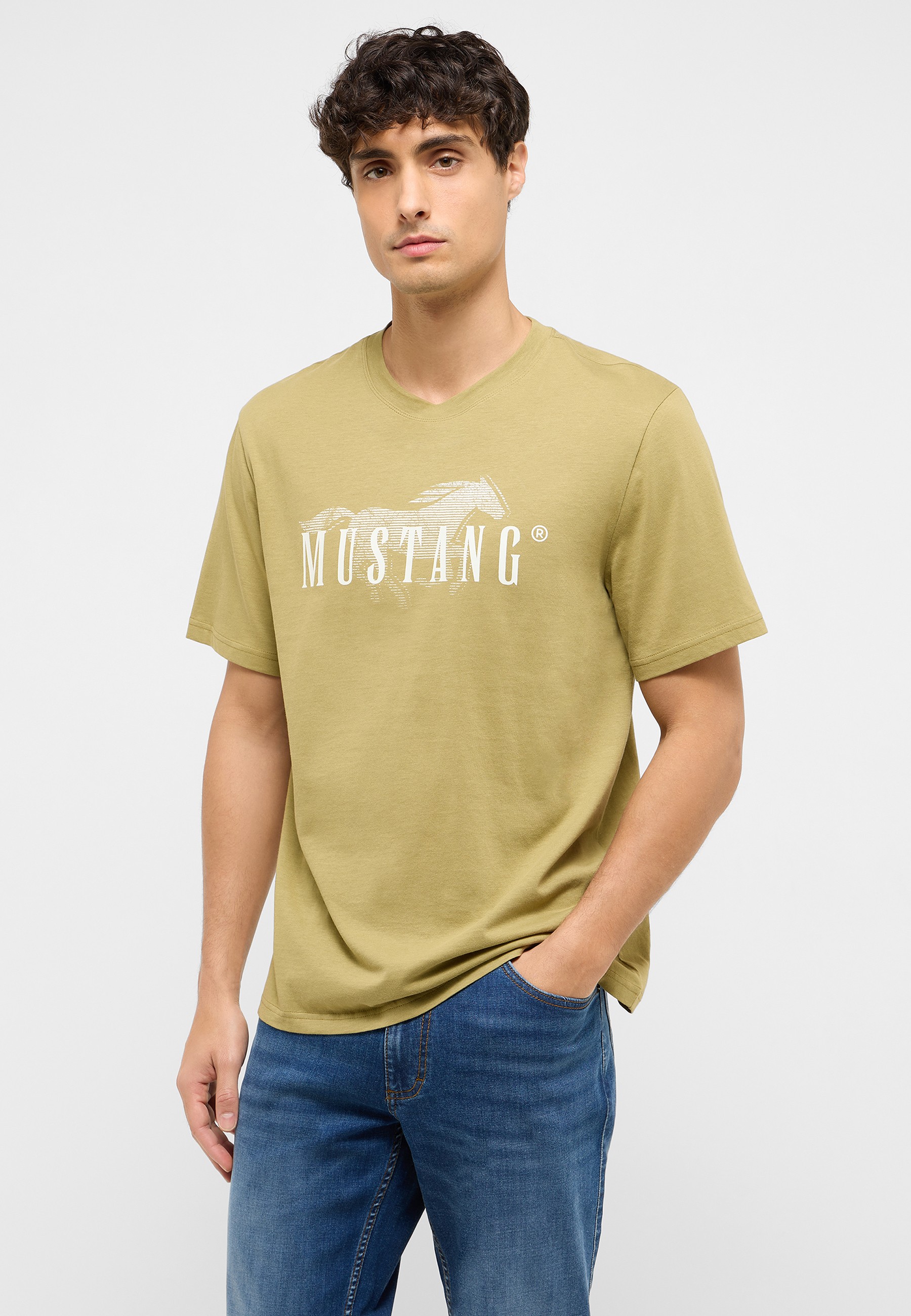 Bekleidung, T-shirt, Hemd, Person, Jeans