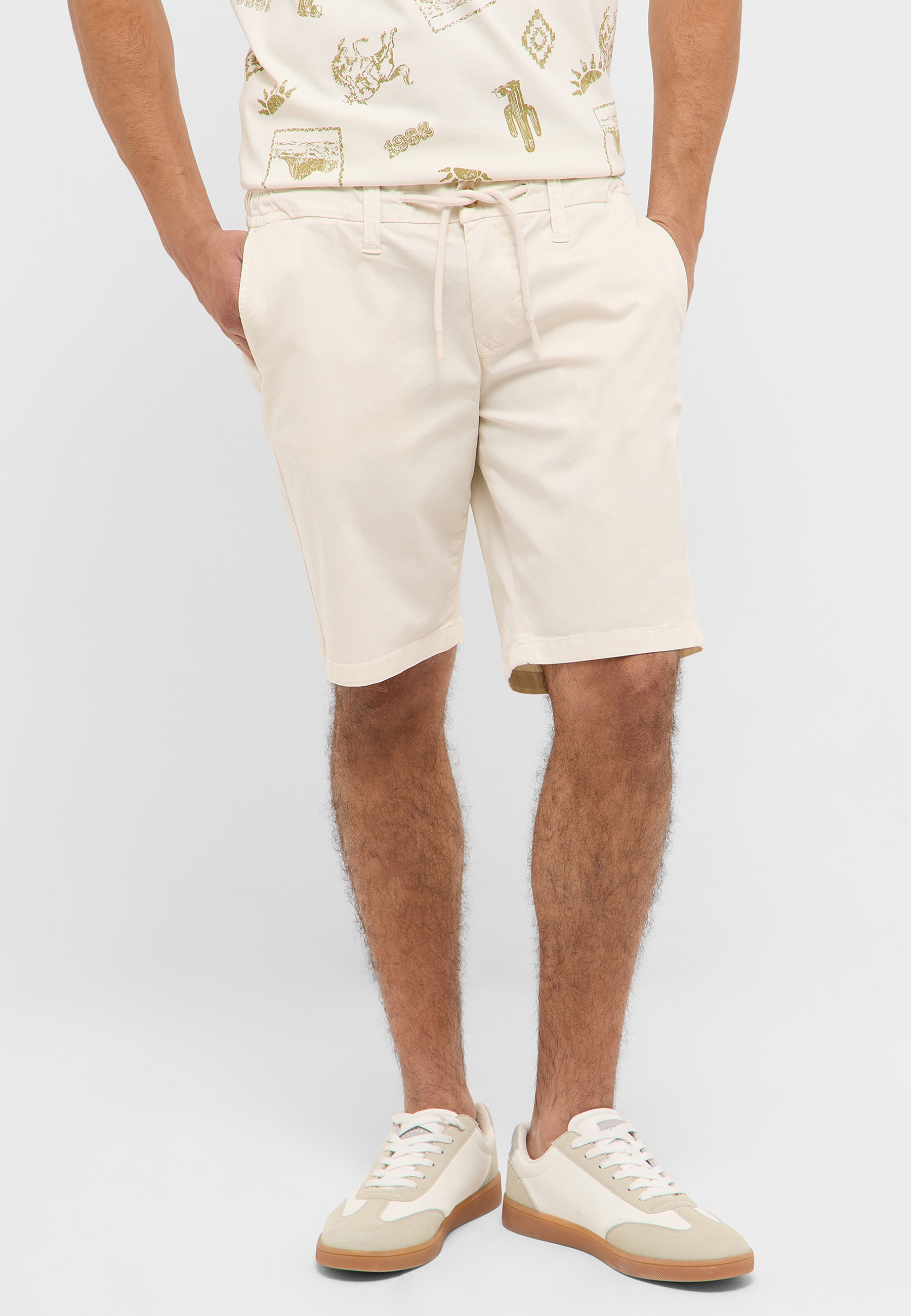 Kurze Hose, Turnschuh, Erwachsener, Mann, Person