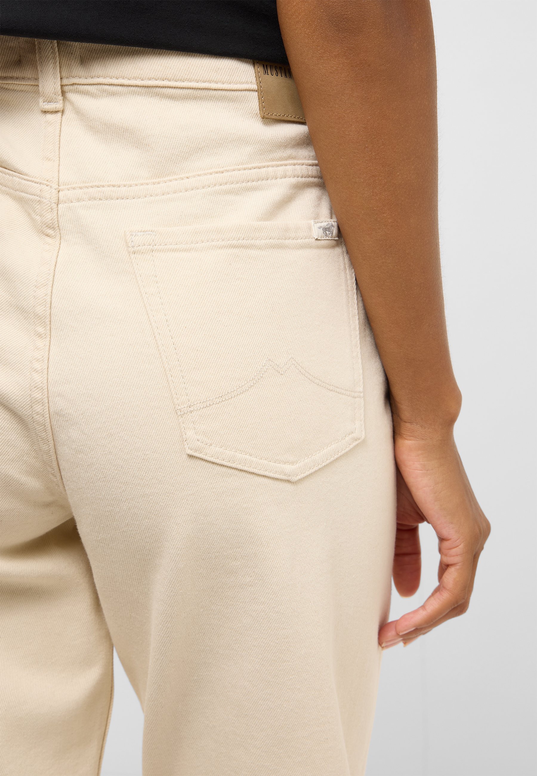 Beige Jeans, Rückentasche, Denim, Straight fit, Kleines Etikett an der Tasche