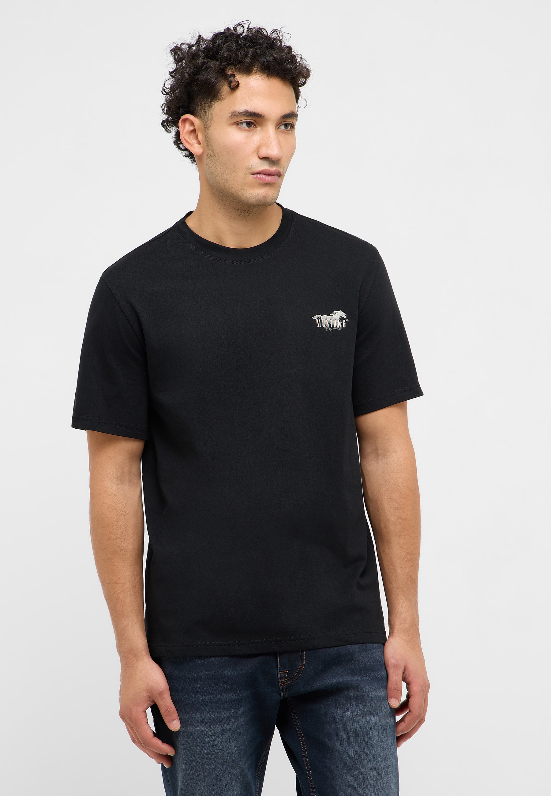 T-shirt, Jeans, Erwachsener, Mann, Person