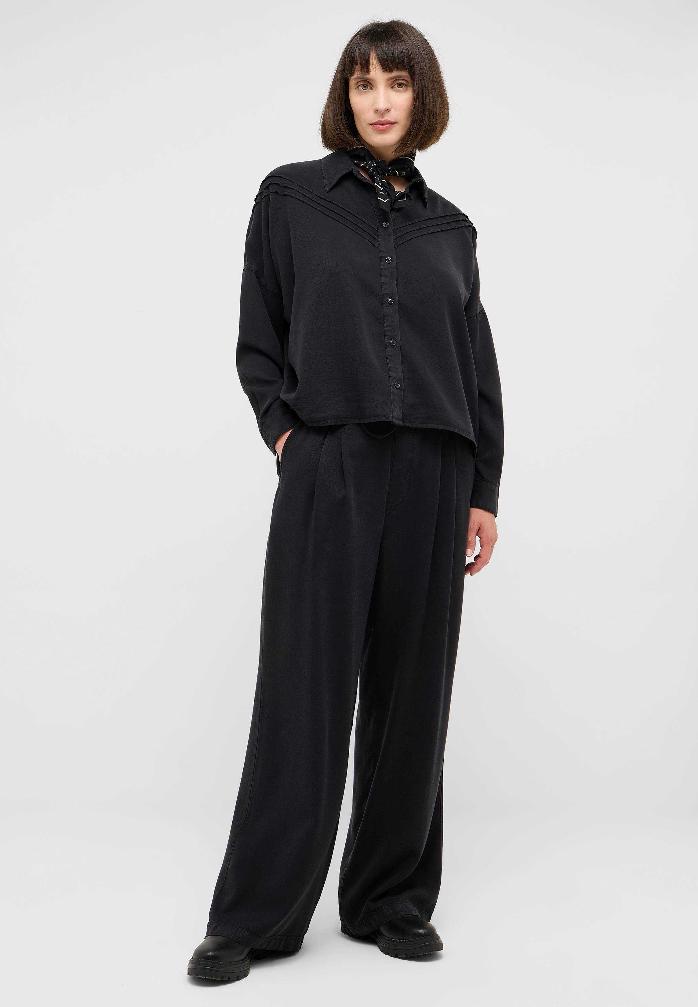 Formelle Kleidung, Anzug, Hosen, Bluse, Langarm