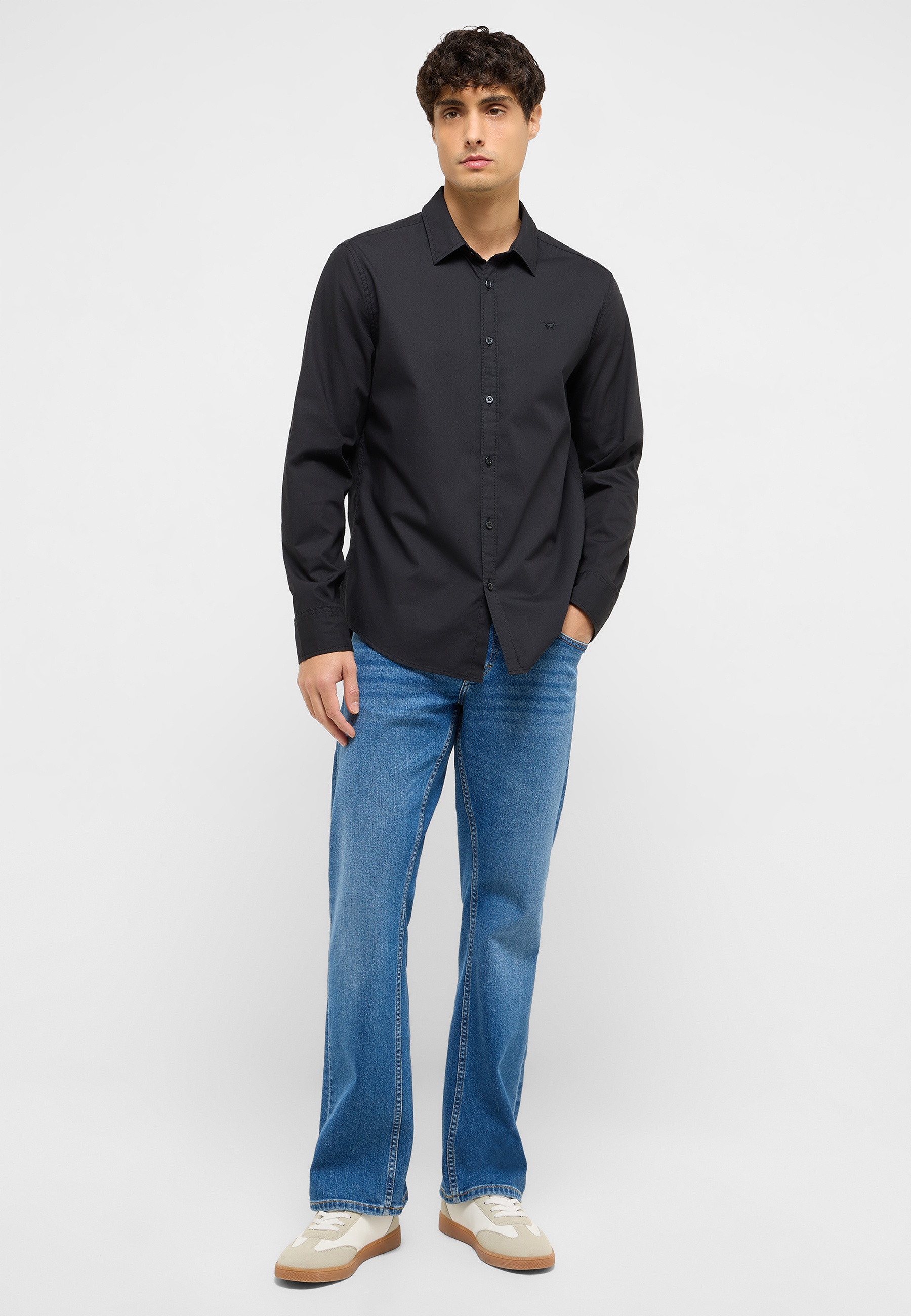 Hemd, Hosen, Jeanshose, Langarm, Person