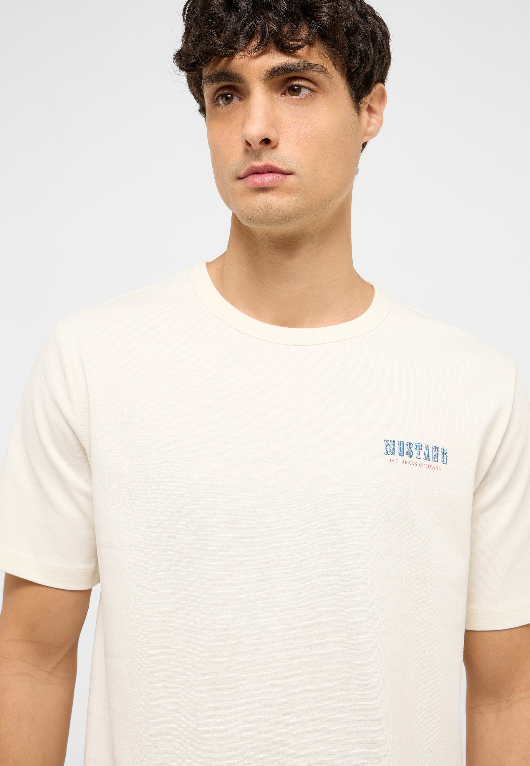 T-shirt, Person, Gesicht, Kopf, Hals