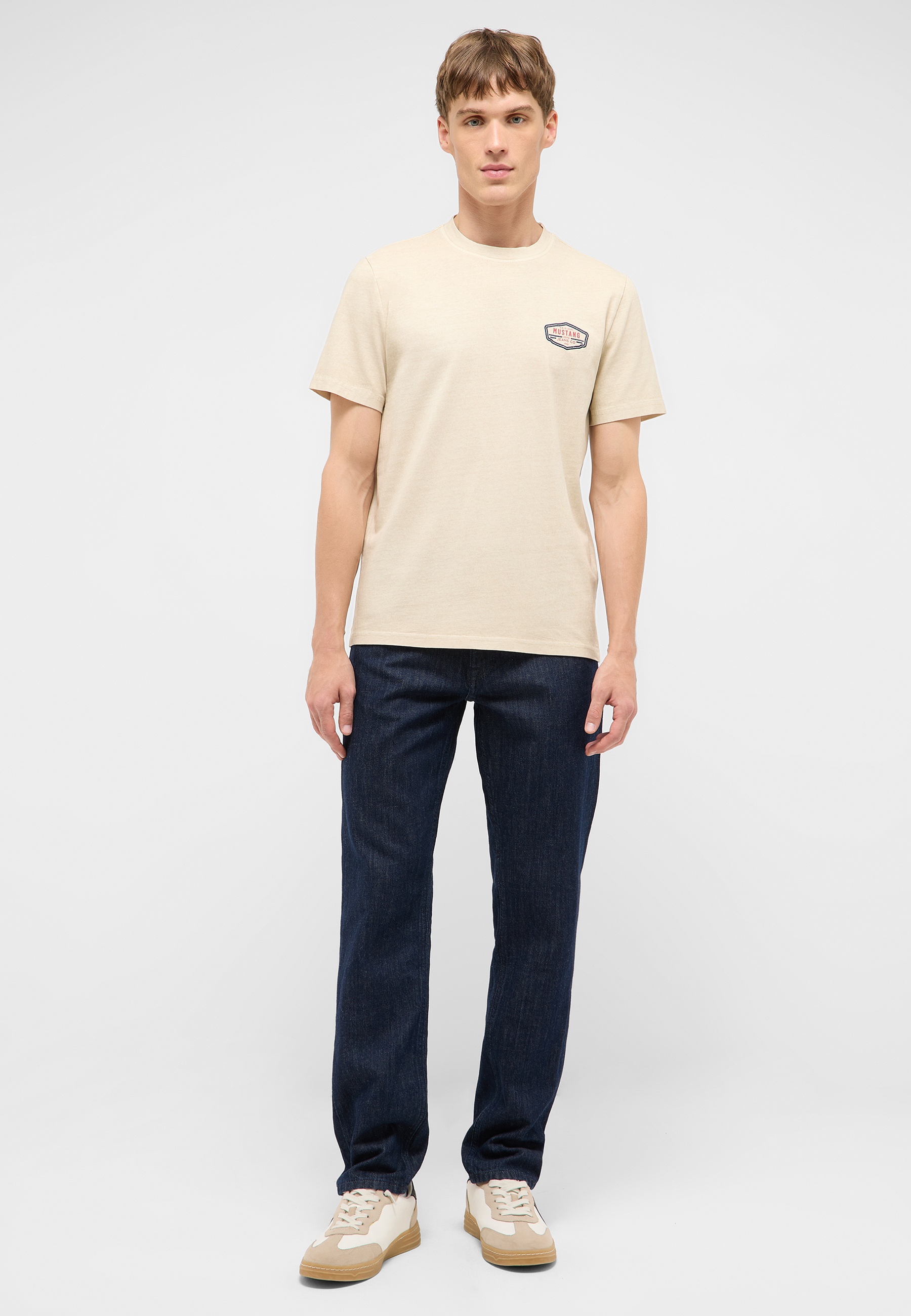 tshirt, beige, kurzarm, logo-details, denim jeans