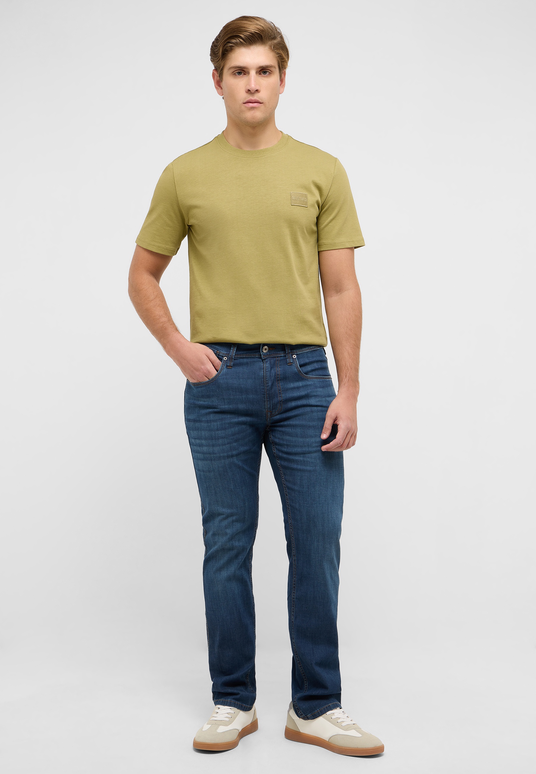 t-shirt, Rundhals, Baumwolle, oliv, Jeans