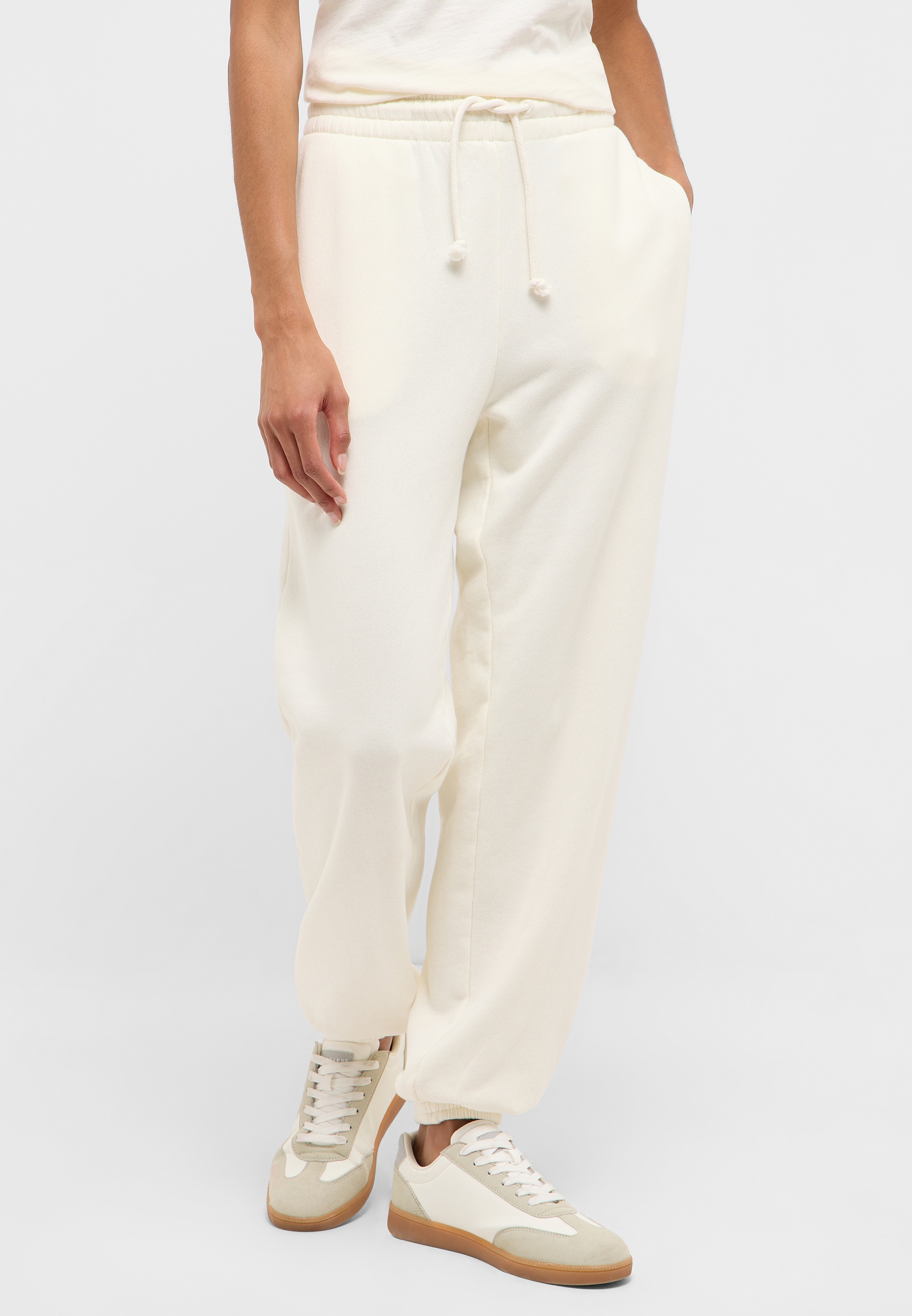 Hosen, Schuh, Sneaker, Leinen, Person