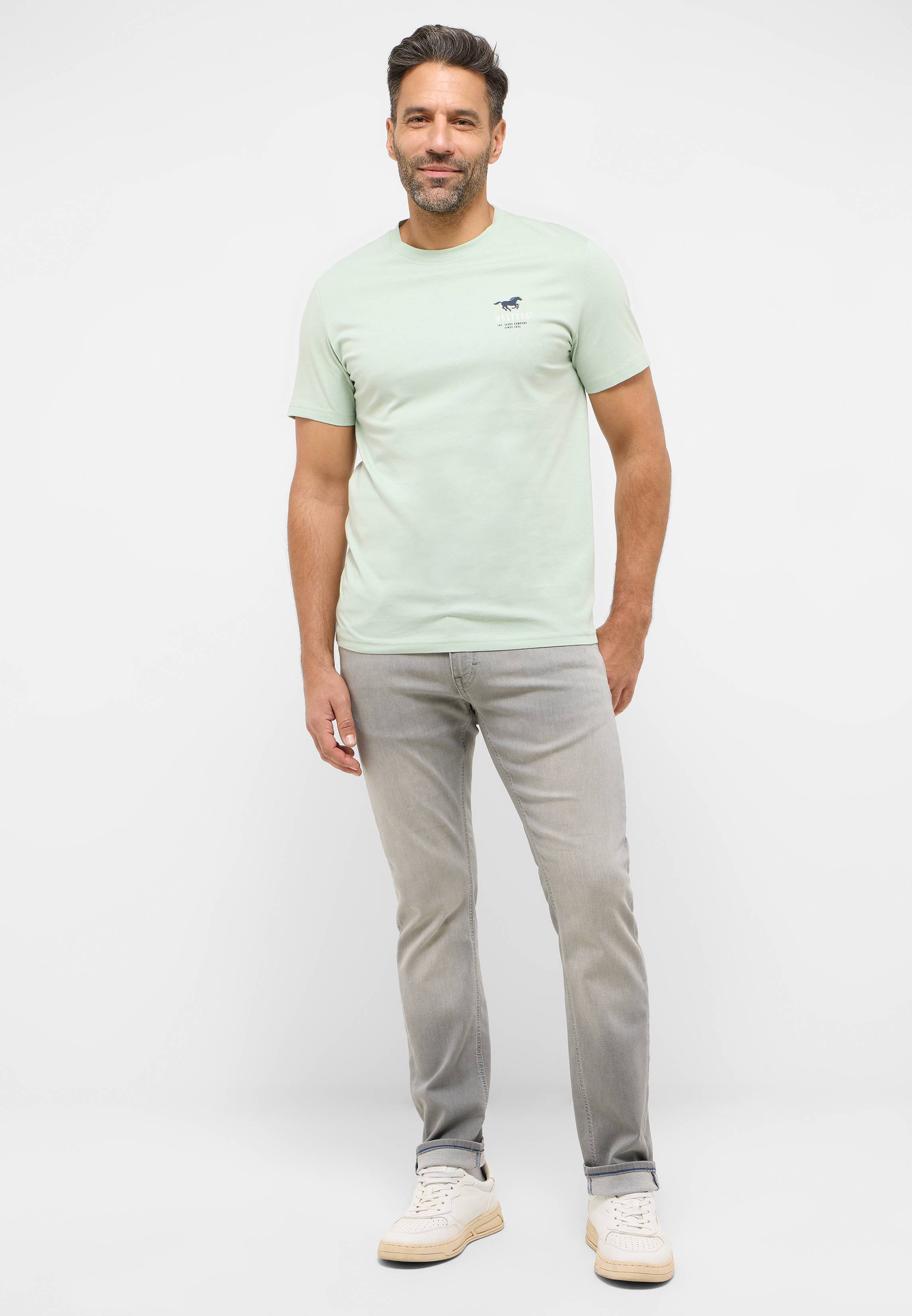 T-shirt, Person, Stehend, Erwachsener, Mann
