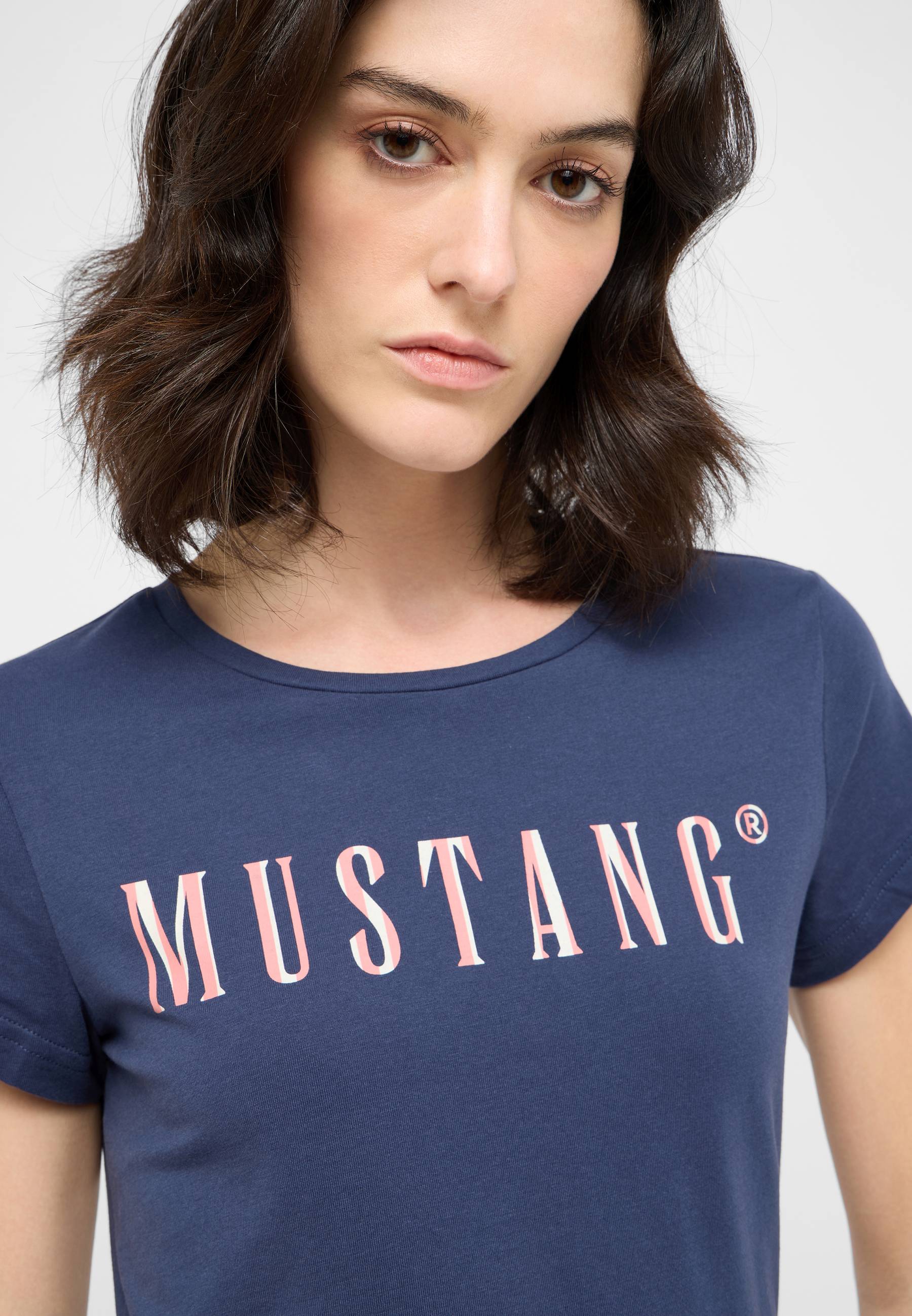 Bekleidung, T-shirt, Ärmel, Person