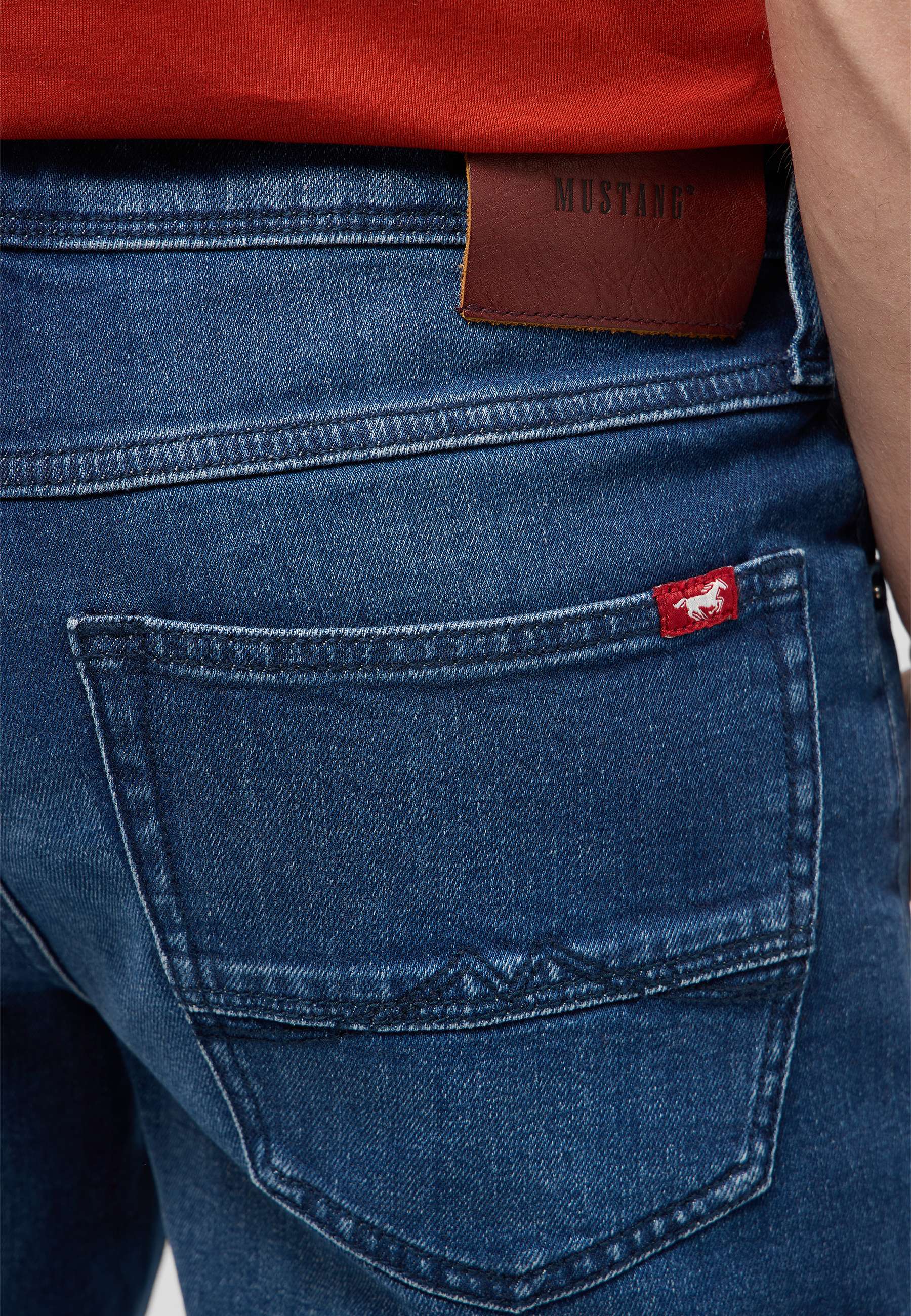 Jeans, Kniebeine, Denim, Hosentasche, Markenkleidung?