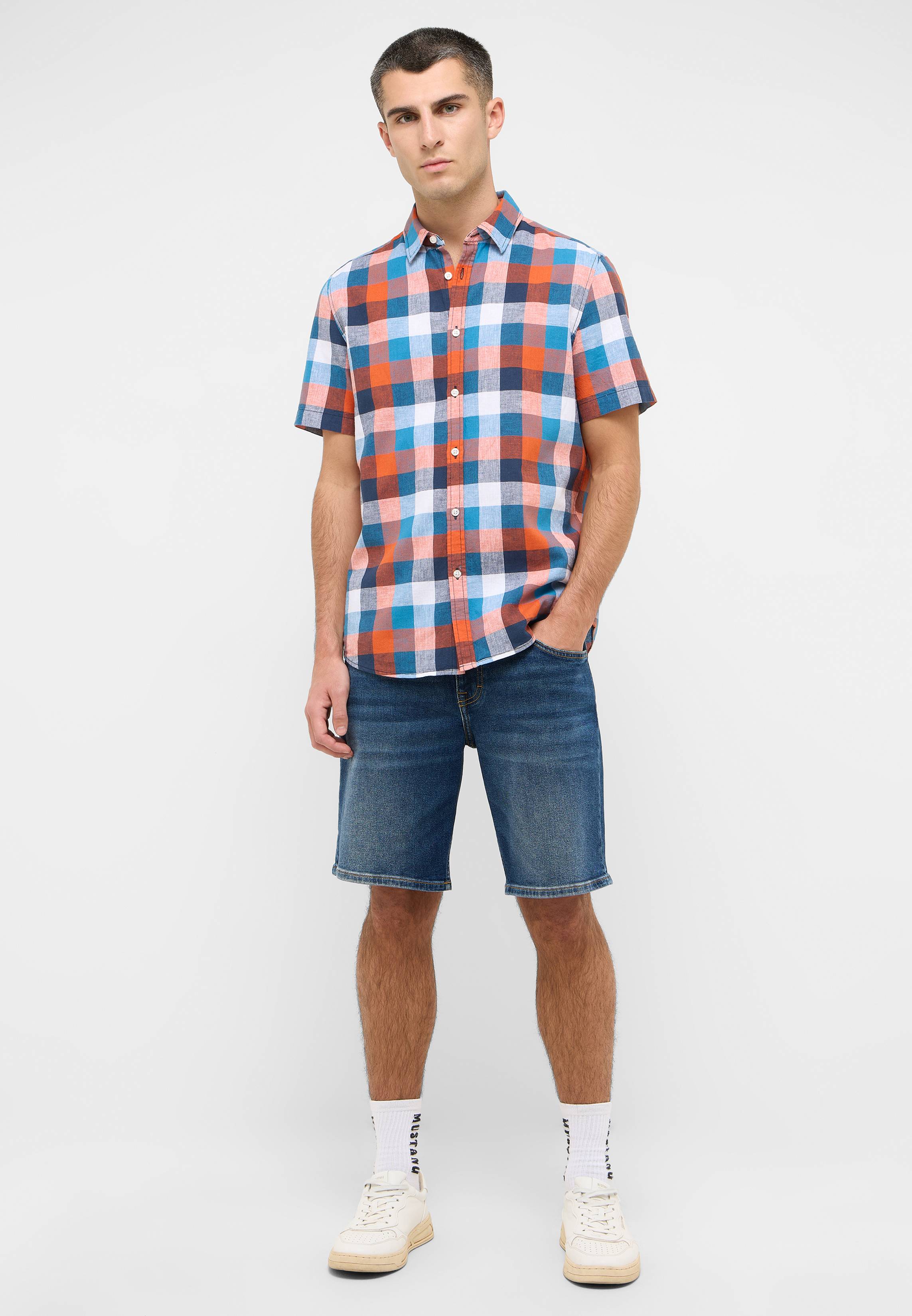 Bekleidung, Hemd, Kurze Hosen, Person, Strandmode