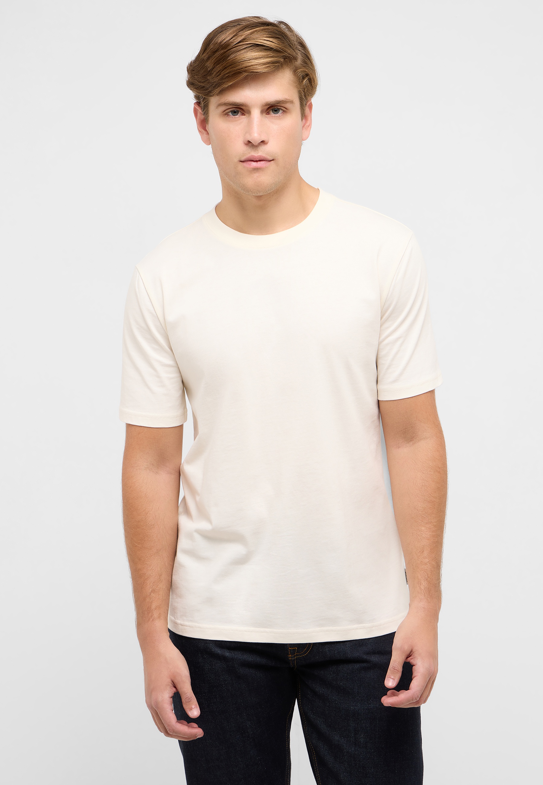 Bekleidung, T-shirt, Person, Jeans, Gesicht