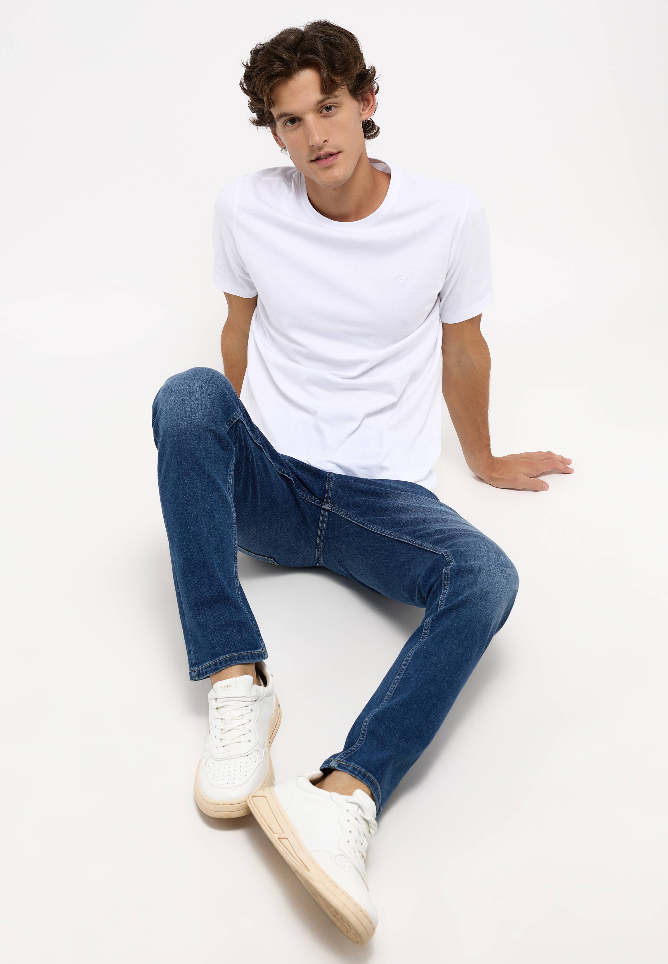 Hosen, Person, Sitzen, Jeans, Schuh