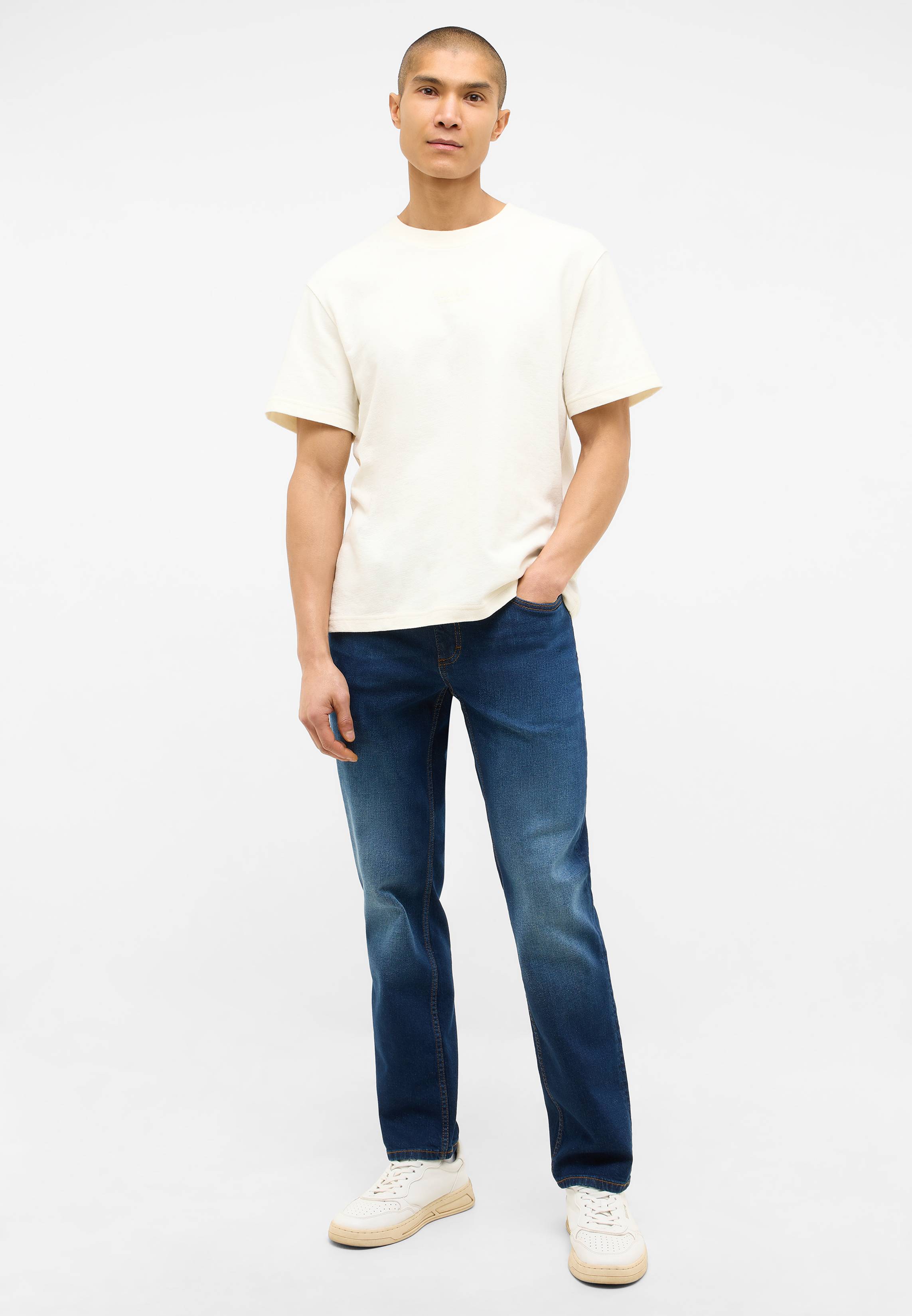 Hosen, T-shirt, Person, Stehend, Mann