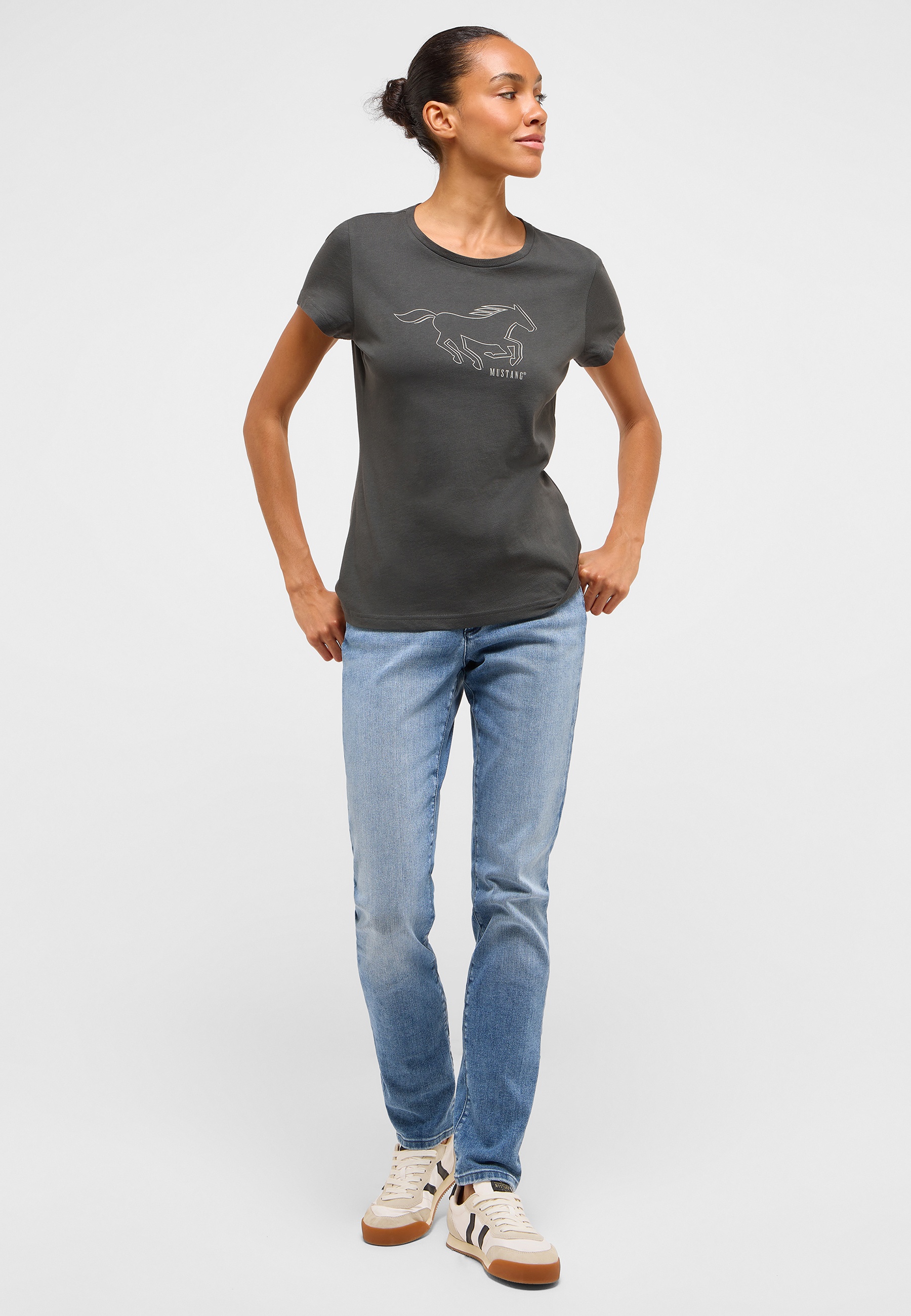Bekleidung, Hosen, T-shirt, Jeans, Person