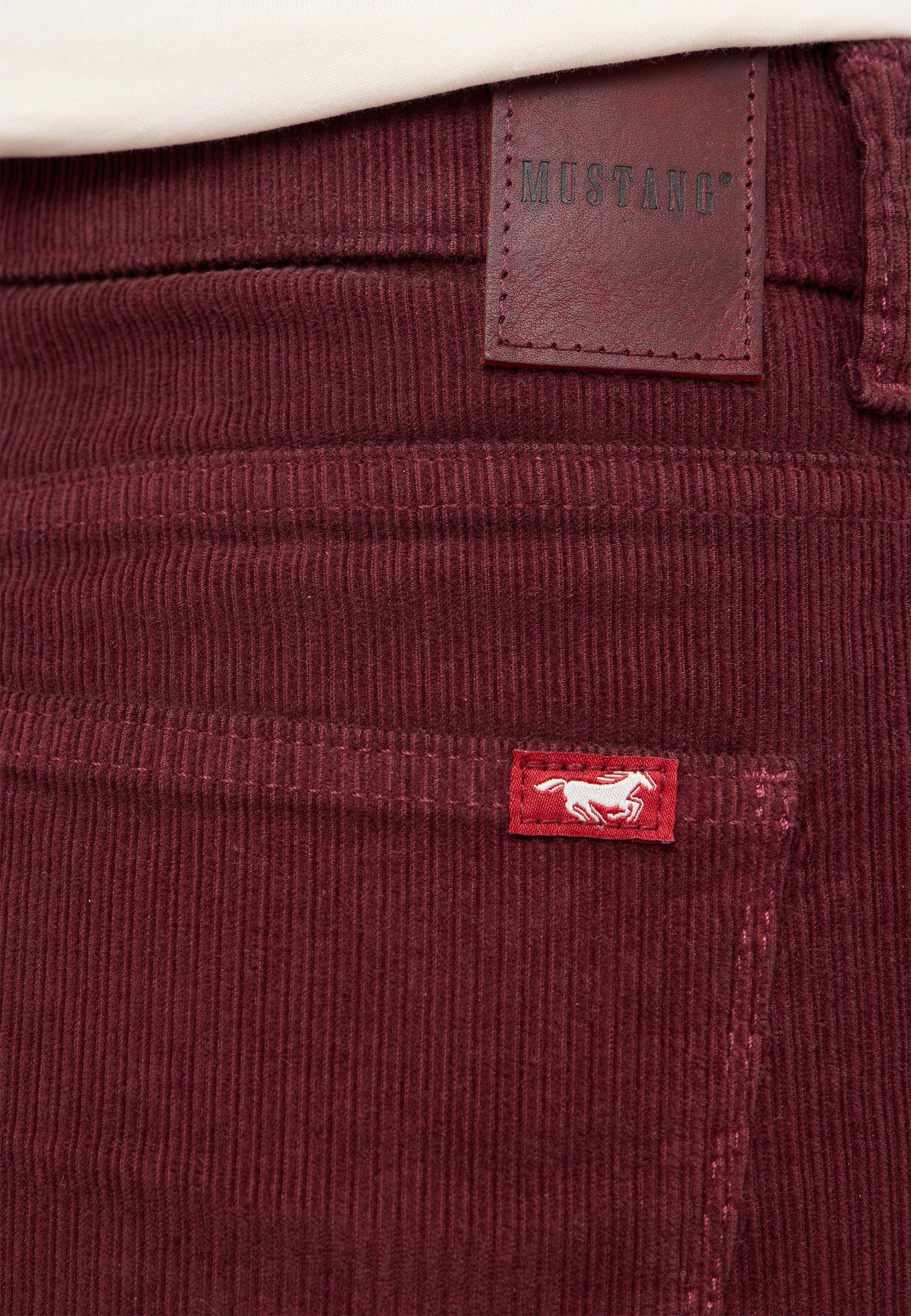 Kastanienbraun, Kleidung, Hosen